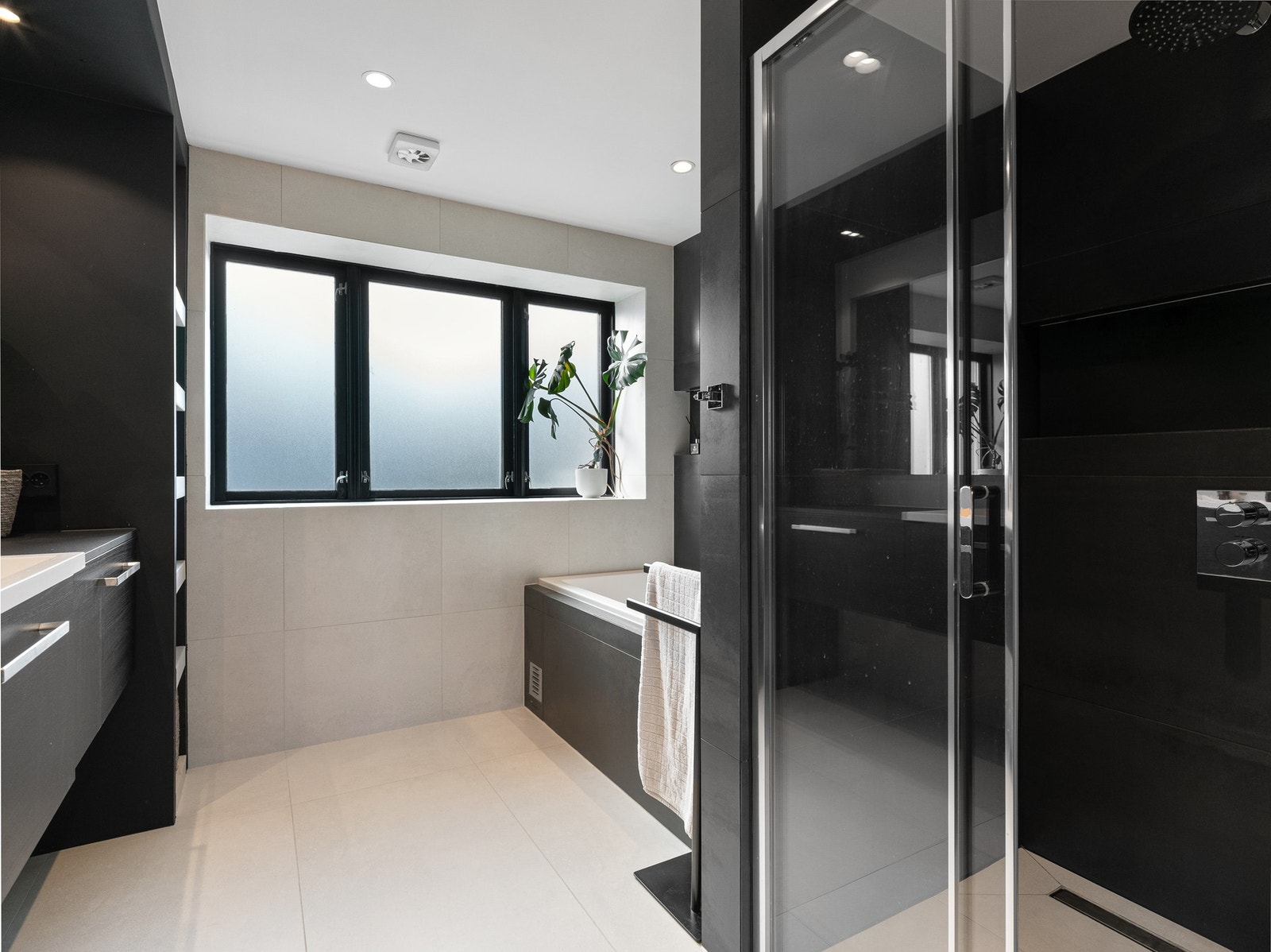 Badet ble oppført i 2019 og har en tidsriktig utførelse. Galleribilde