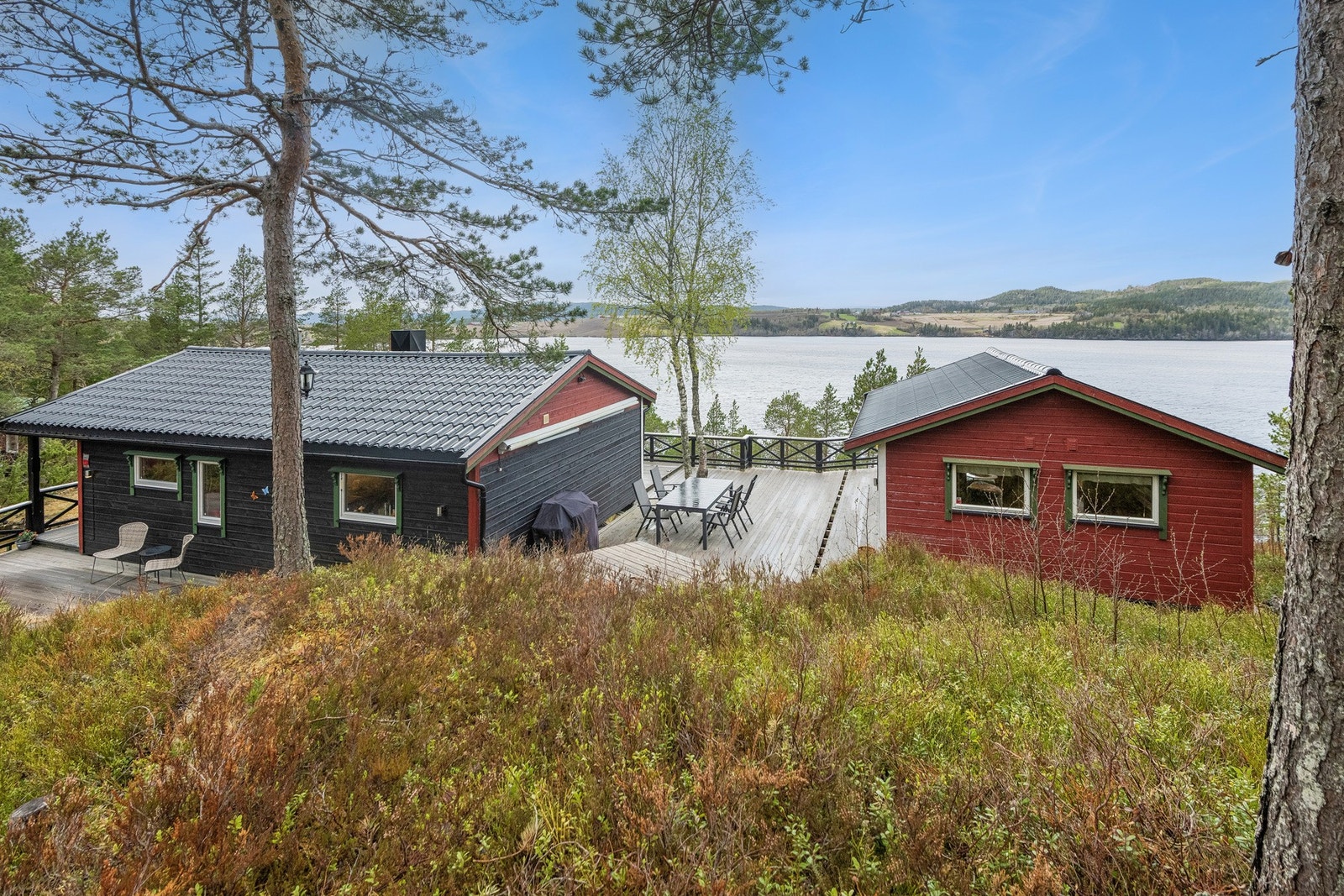 Hytta ligger flott til i rolige og naturskjønne omgivelser. Galleribilde