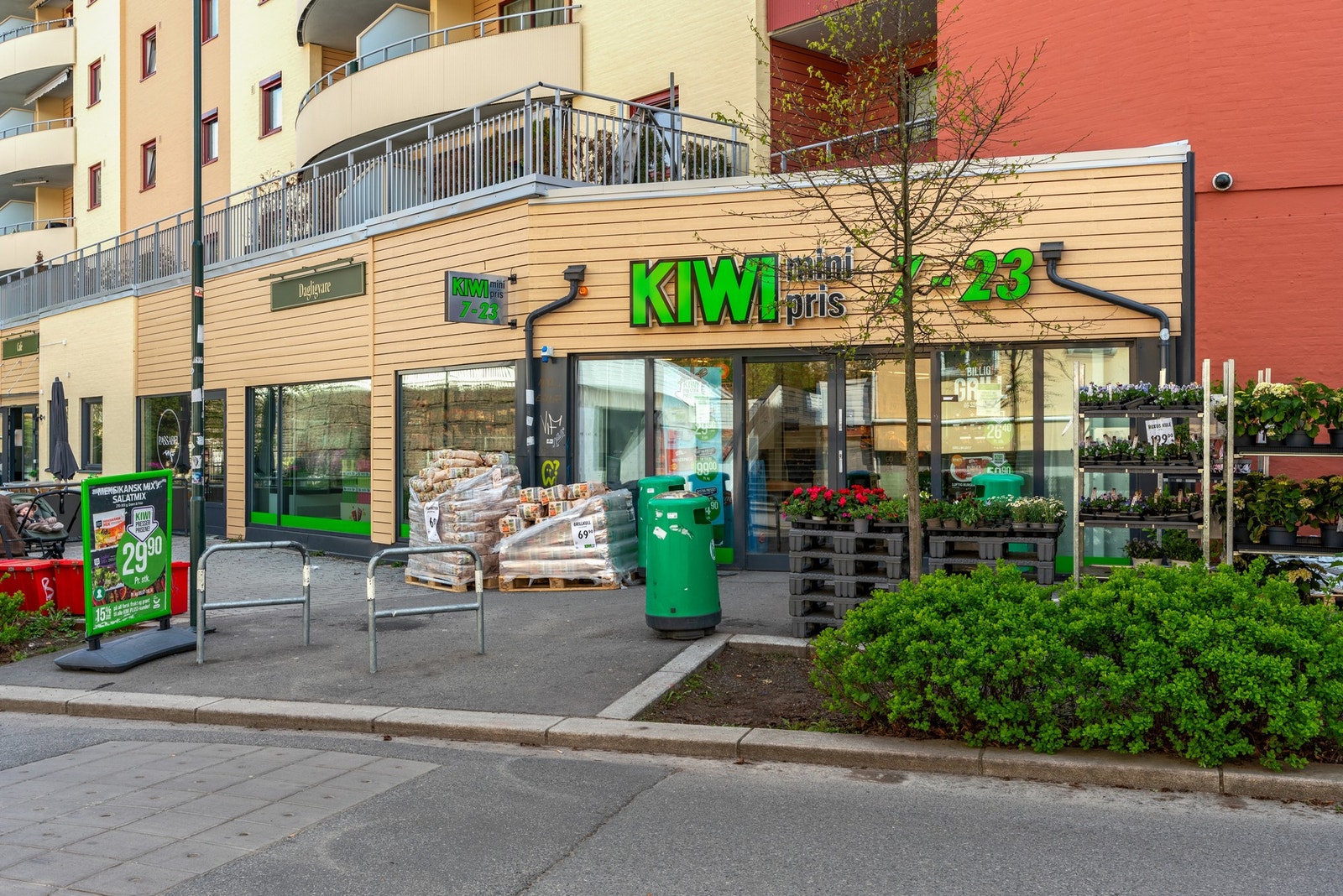 Kort vei til matbutikken da Kiwi ligger i samme blokk. Galleribilde