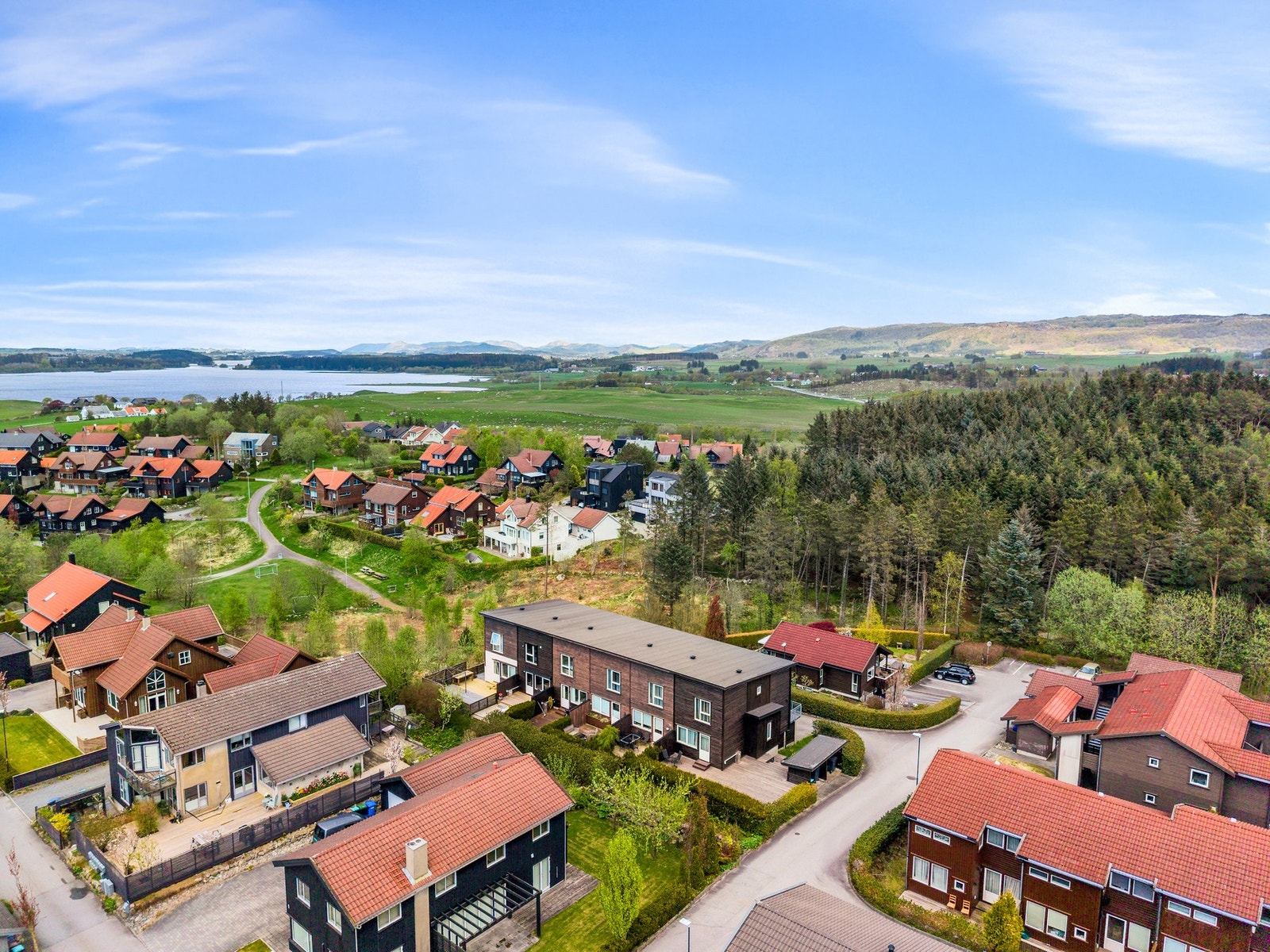 Ved Bryneåna finner du Fritz Røed skulpturpark. I enden av parken ligger Bryne mølle med utstillingslokaler, scene og kafé. Ikke langt fra sentrum ligger også Garborgsenteret som er et nasjonalt formidlingssenter for forfatterskapene til Hulda og Arne Gar Galleribilde