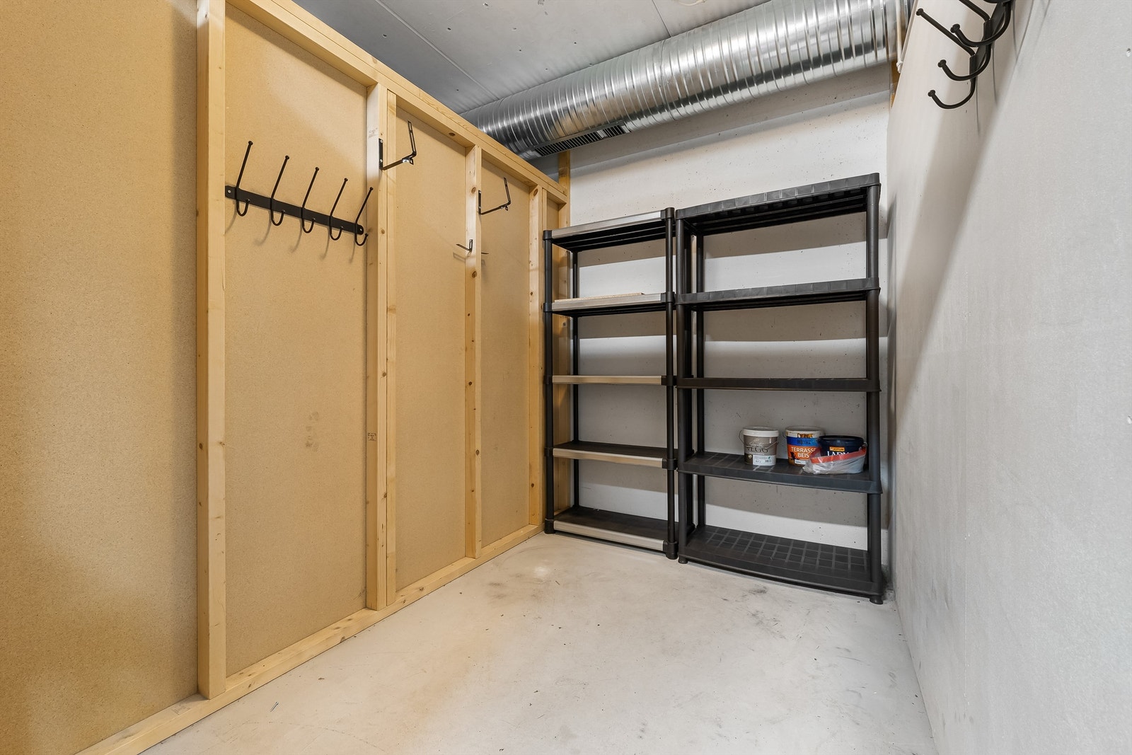 Leiligheten disponerer en bod på 5 m². Boden er beliggende i parkeringskjeller i nabobygning. Galleribilde