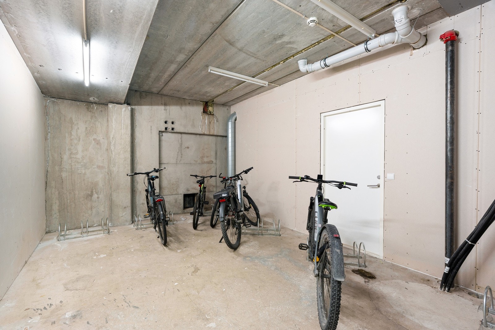 Det er også felles sykkelbod i borettslaget, som ligger plassert i samme etasje Galleribilde