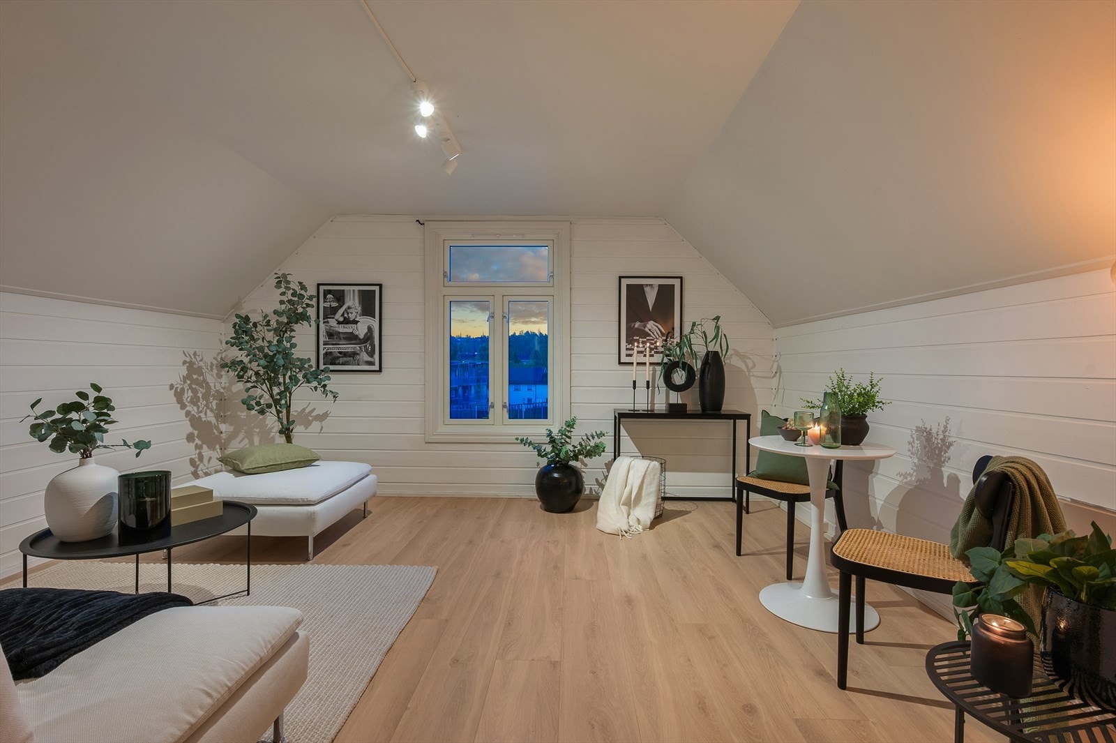 Her har man en nydelig stue på 17 m² med god utsikt. Galleribilde