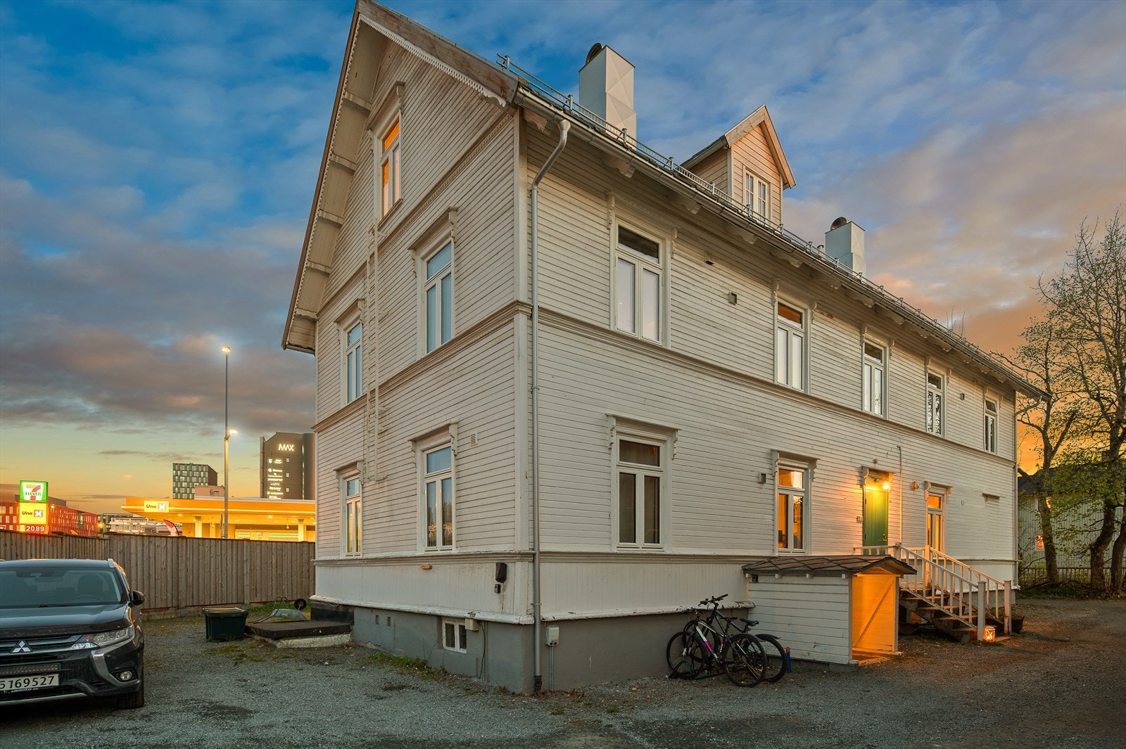 Hver andelseier har parkeringsplass utenfor boligen. Galleribilde