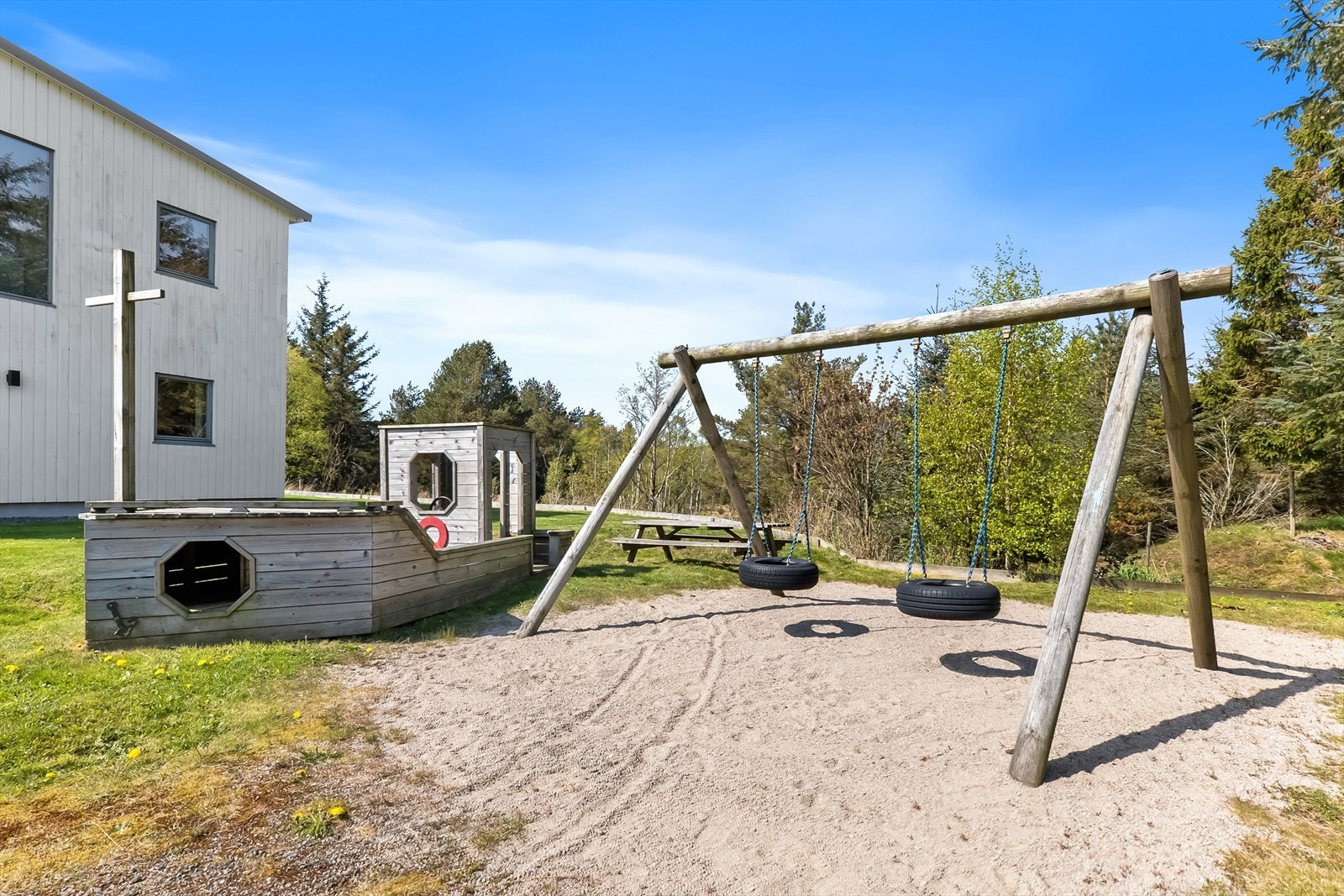 Lekeplass like ved. Galleribilde