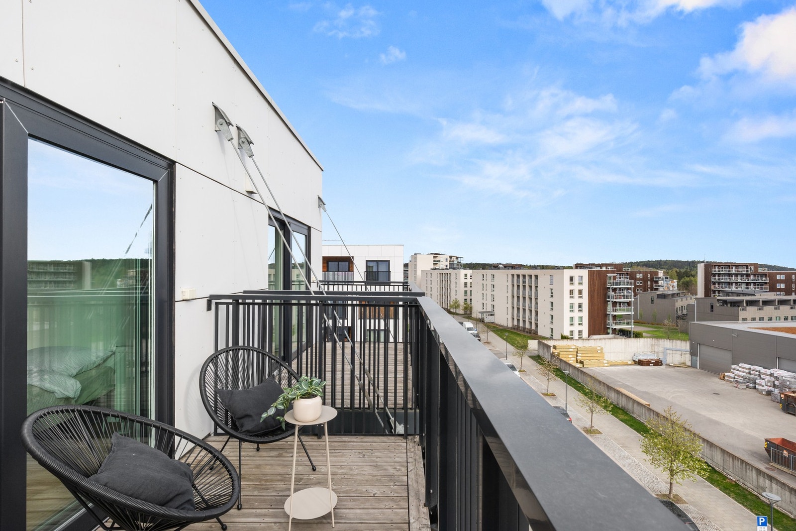 Det kan møbleres med loungegruppe, grill, potteplanter etc. Galleribilde
