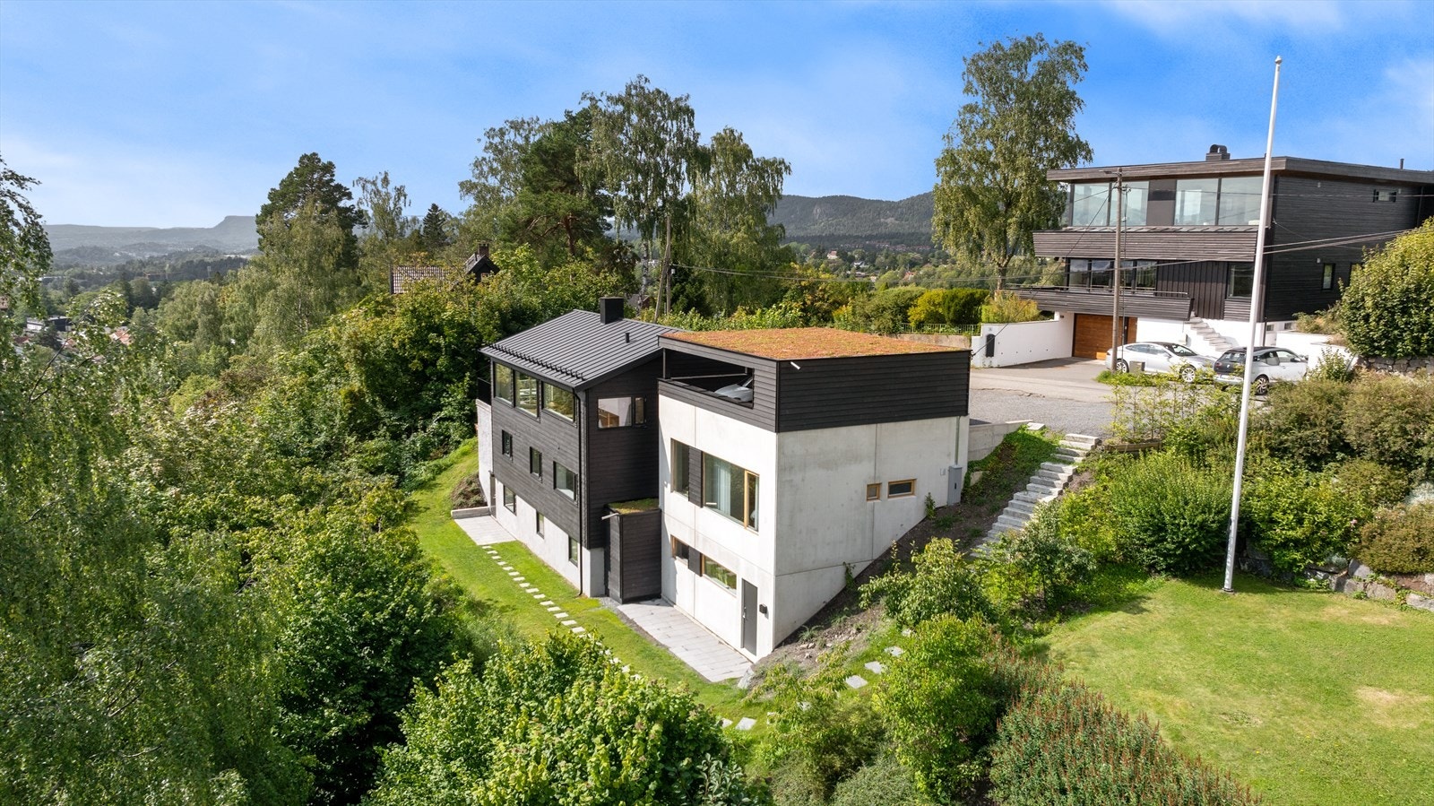 Boligen er tegnet for en familie med aktiv og sosial livsstil, og har en innholdsrik og familievennlig planløsning Galleribilde
