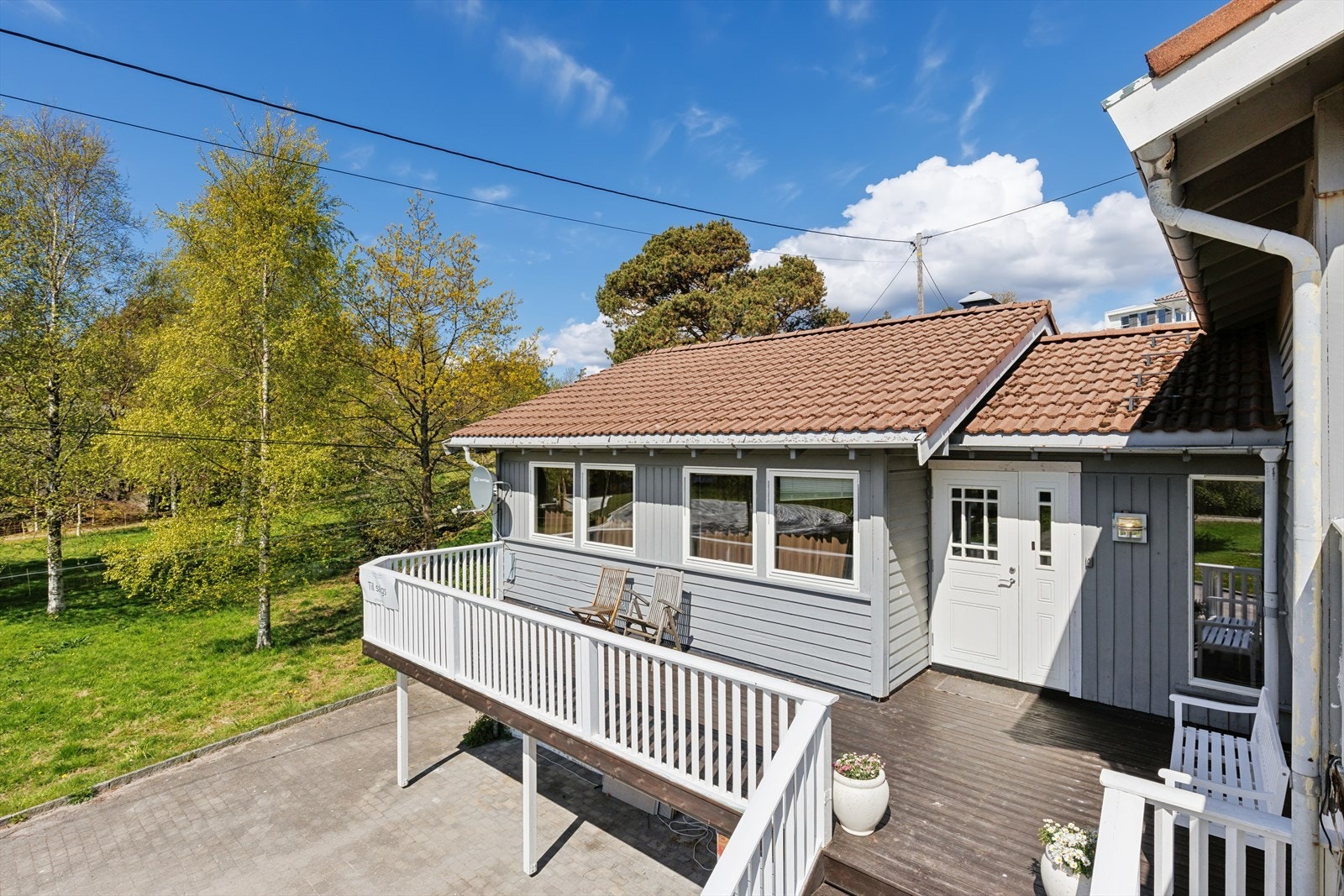 Også ved inngangspartiet er det verandaplass. Galleribilde