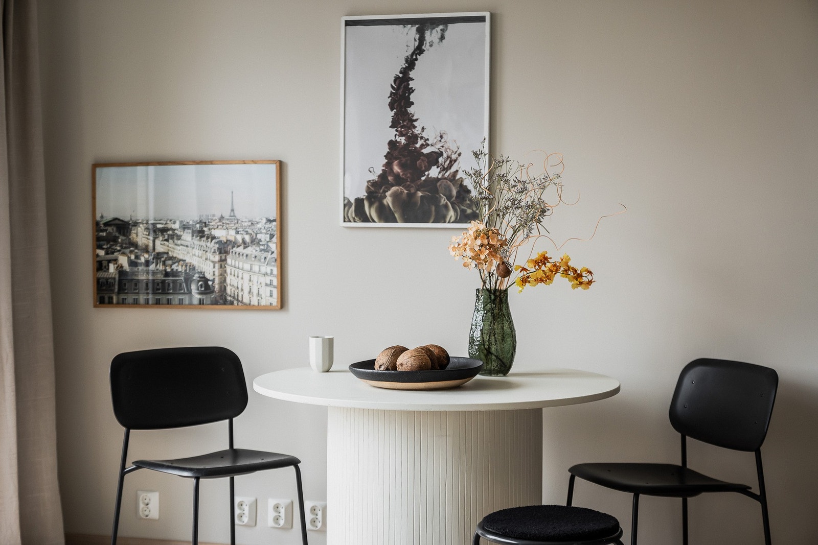 Velkommen til denne ordentlig moderne og gjennomførte 2-roms med balkong! Galleribilde
