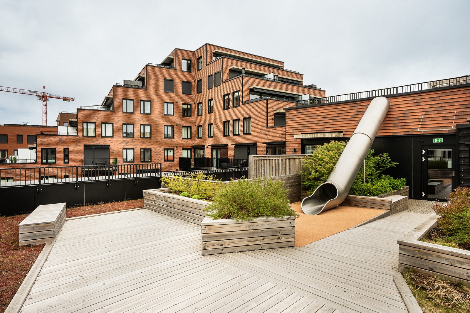 Felles takterrasse med god plass og utsyn over nærområdet. Galleribilde