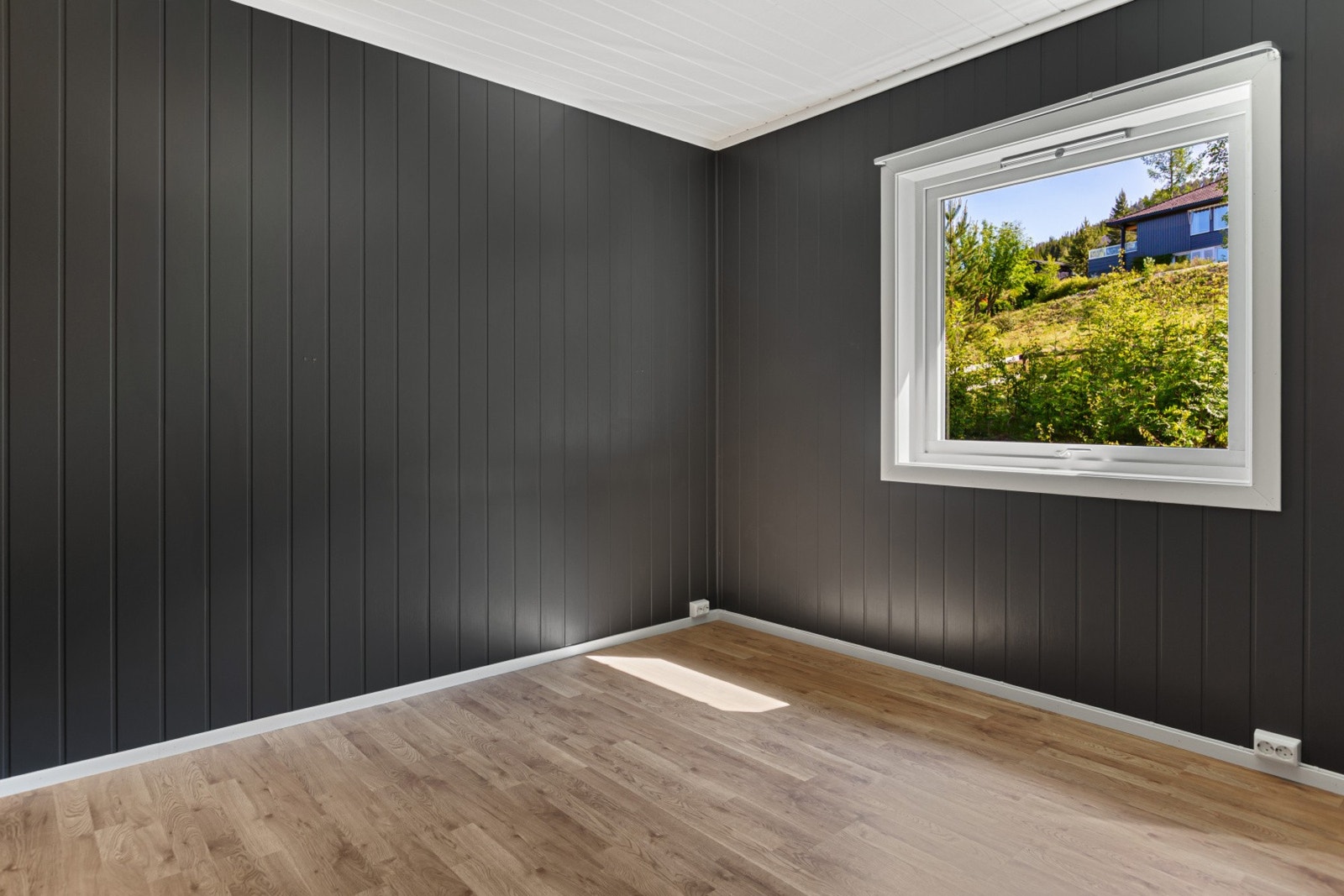I 1. etasje er det tre soverom. Soverom 1. Galleribilde