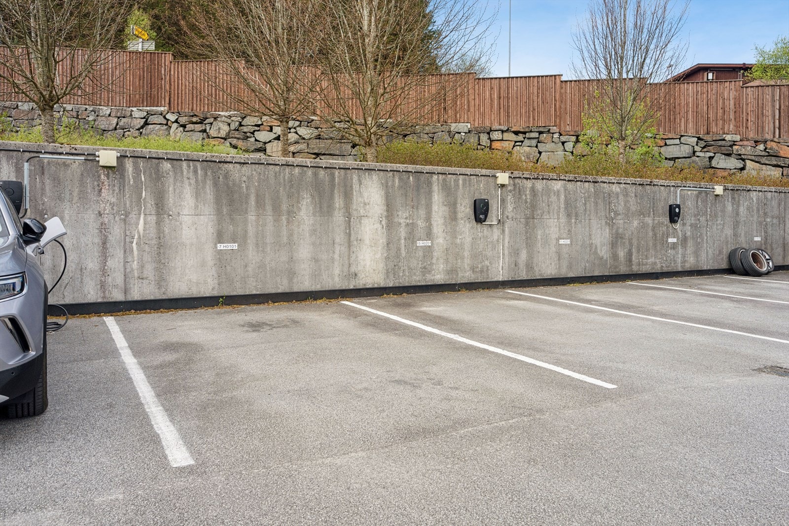 Det medfølger en fast, utendørs parkeringsplass. Galleribilde