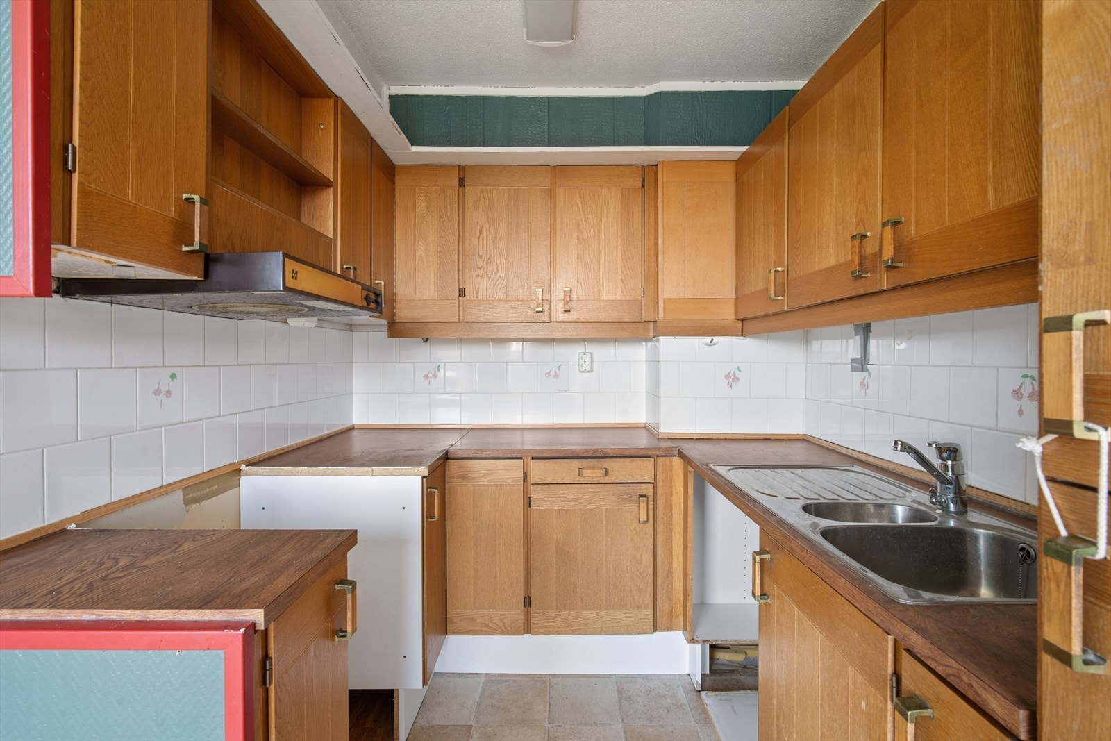 Leiligheten varmes opp av radiatorer tilknyttet fellesanlegget, og har varmekabler på badet. Galleribilde