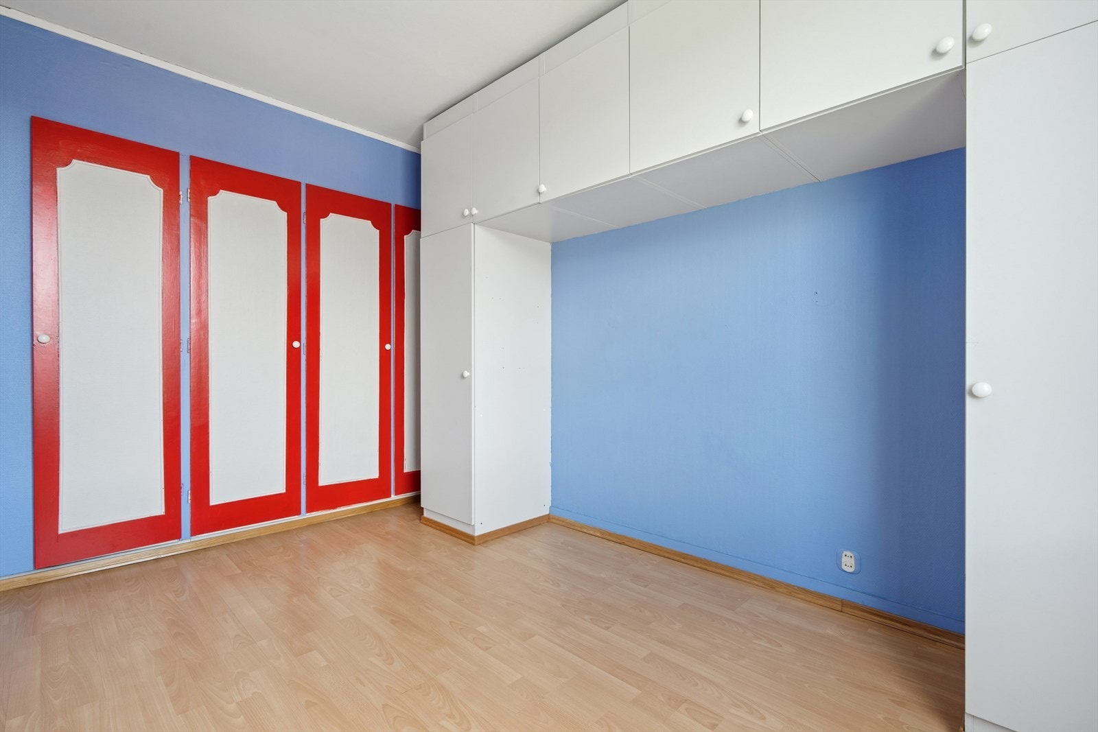 Soverommene har laminat på gulv og tapetserte vegger. Galleribilde