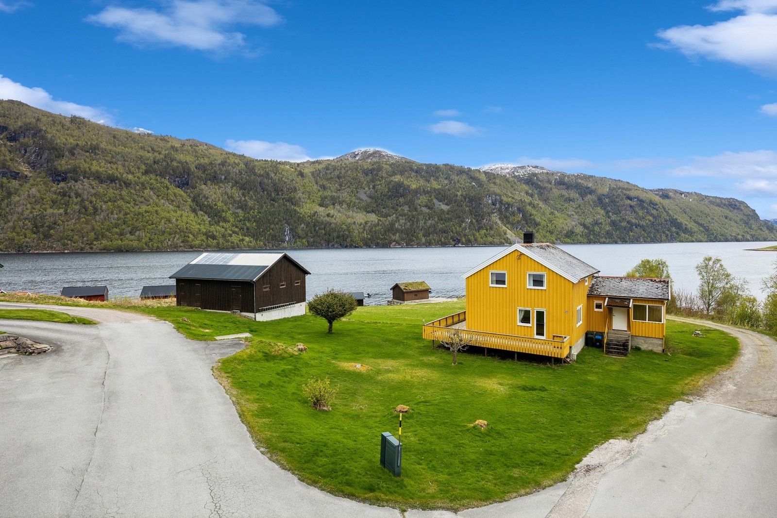 Enebolig med idyllisk beliggenhet på Vinjeøra/Hofsetneset. Galleribilde