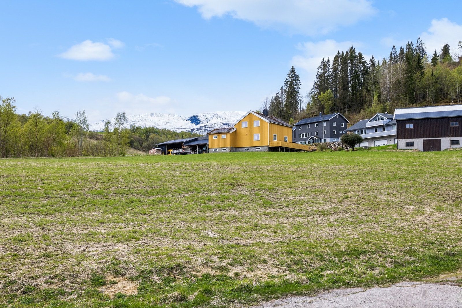 Store uteområder gir gode muligheter for hobbydrift og rekreasjon. Galleribilde