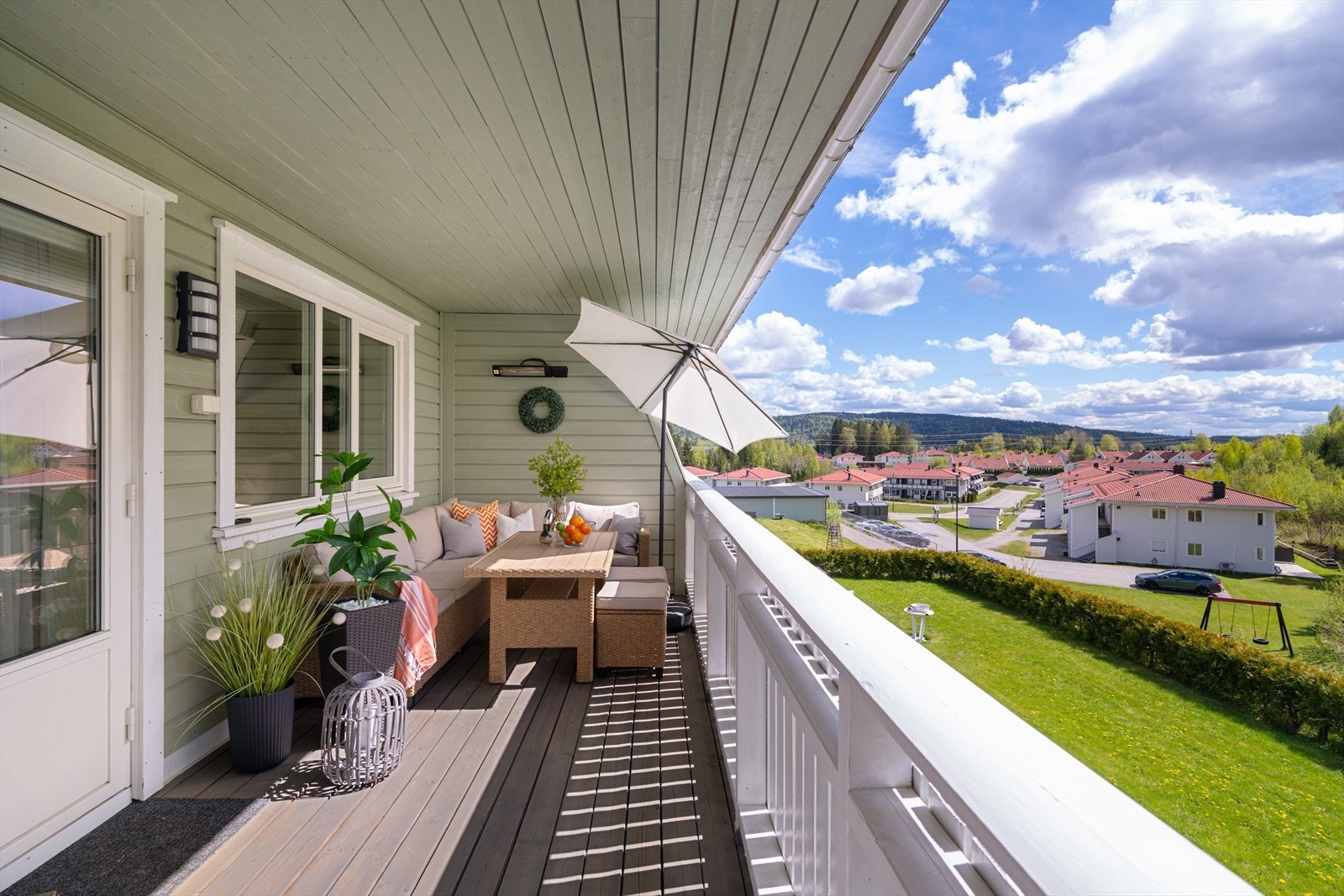 Leiligheten har en stor balkong med god plass til møblering. Galleribilde
