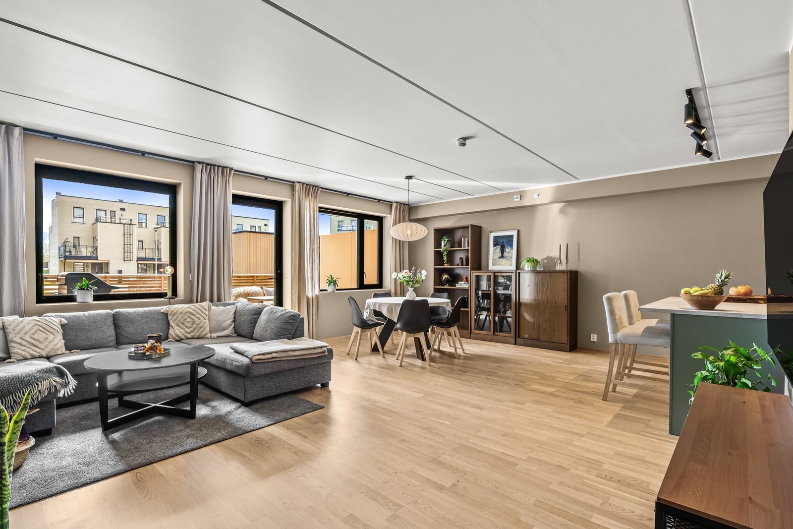 Velkommen til Fabelveien 34, presentert av &Partners ved Henrik Jensen, tlf. 996 92 427. Galleribilde