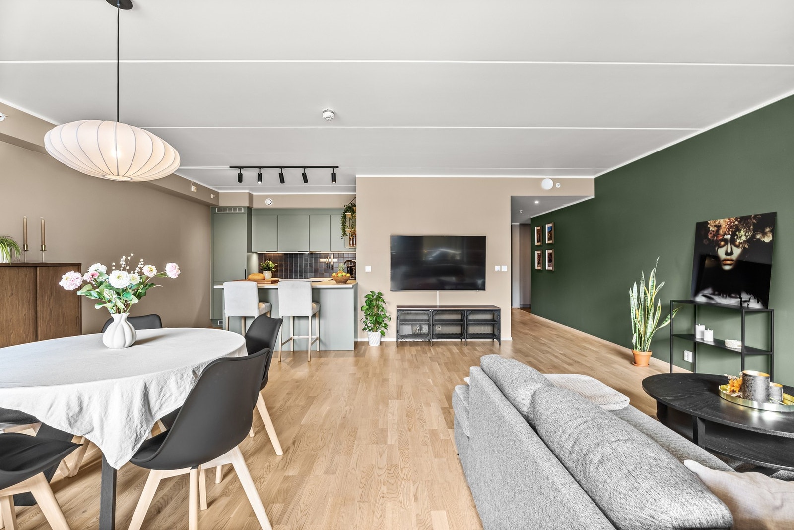 Kabel-TV og bredbånd fra Telia er inkludert i felleskostnadene. Galleribilde
