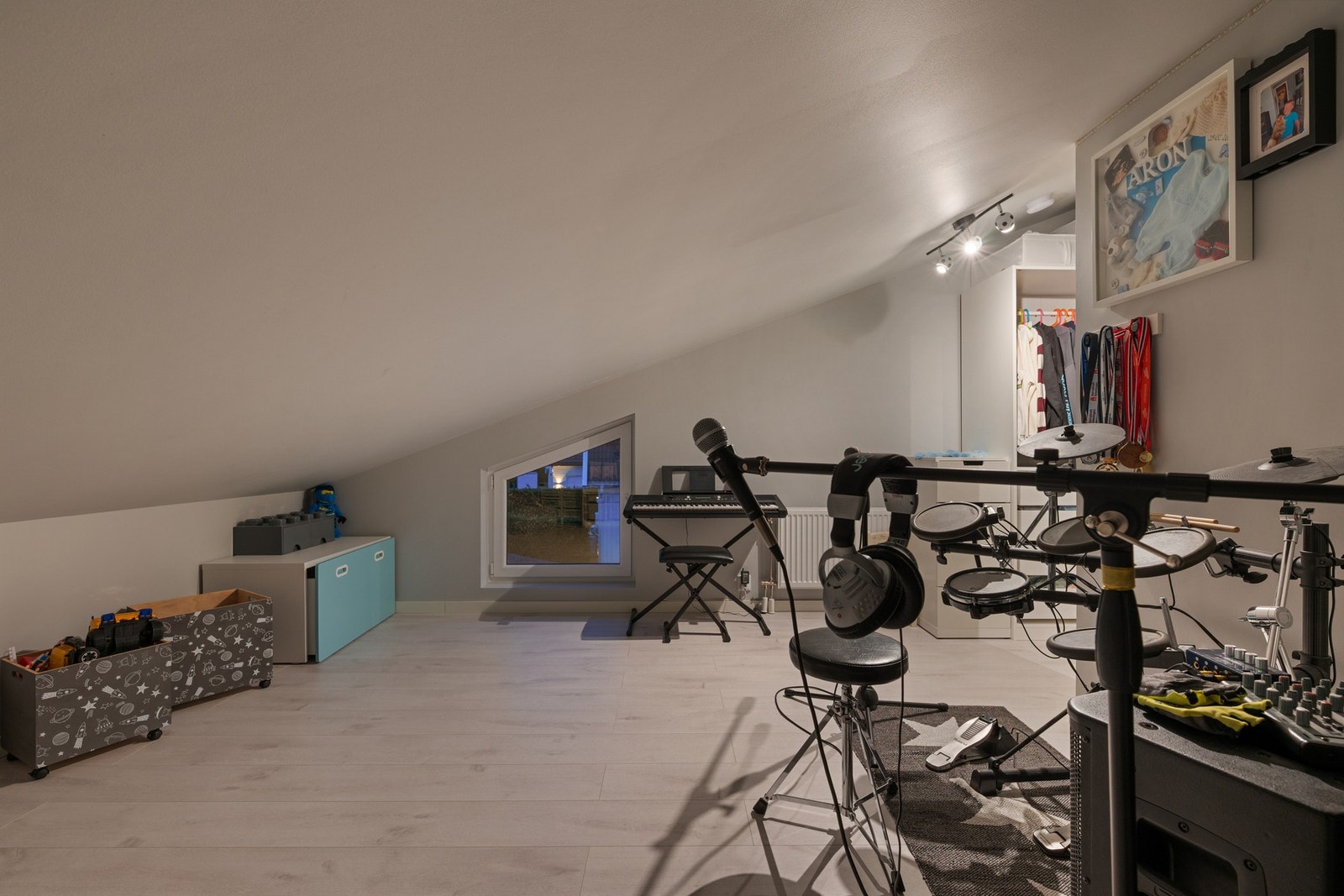 I loftsetasjen ligger boligens øvrige 4 soverom. Galleribilde