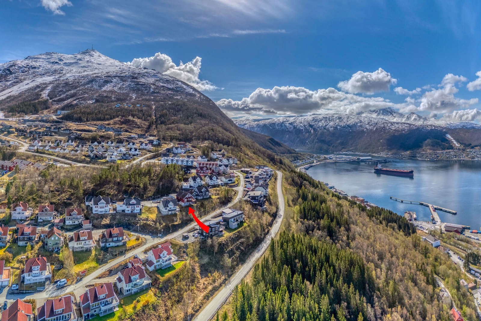 Fra Gneisbakken er det kort vei til både byens fasiliteter og naturen. Galleribilde
