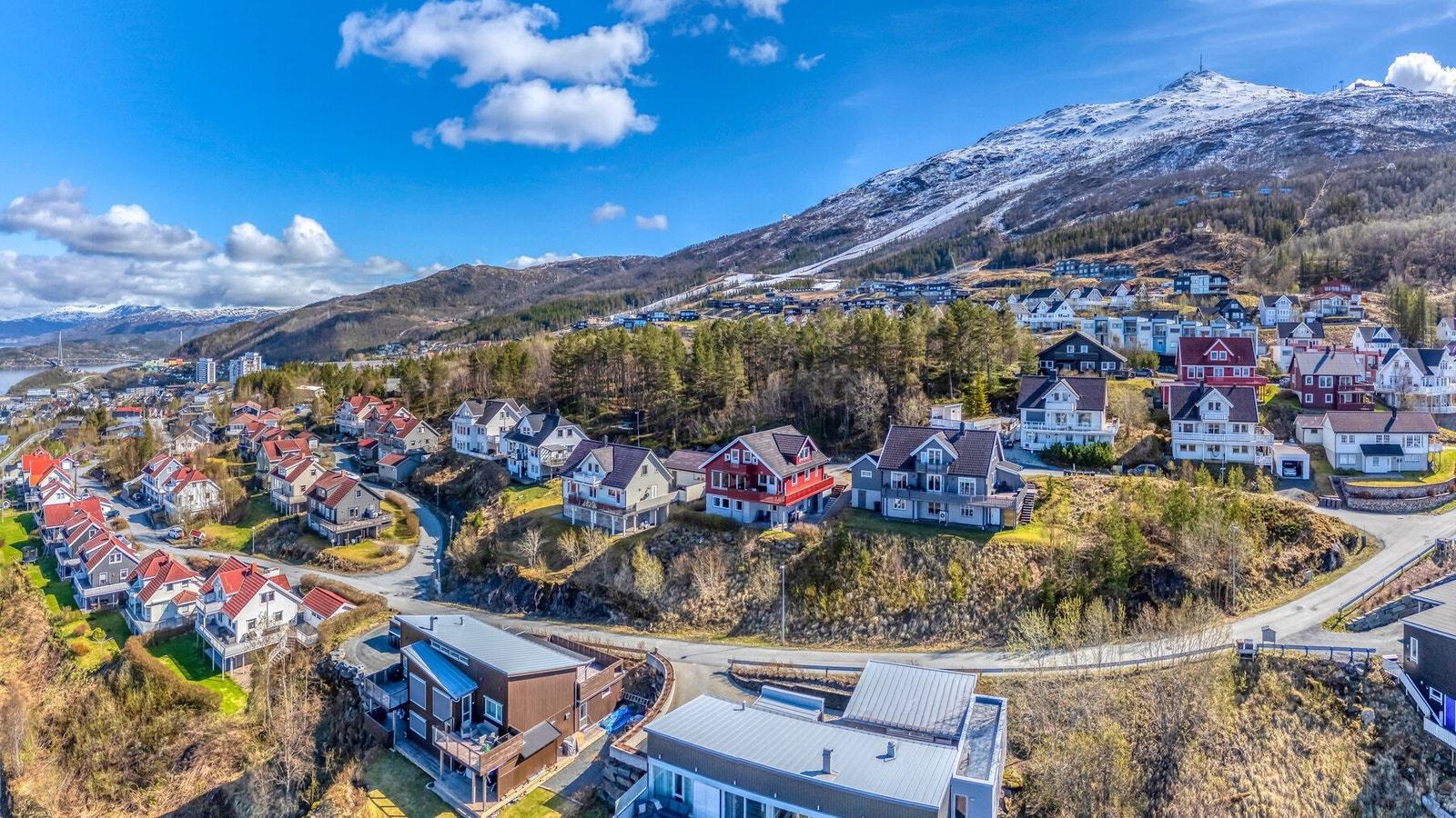 Boligen har en flott beliggenhet med Narvikfjellet som nærmeste nabo. Galleribilde