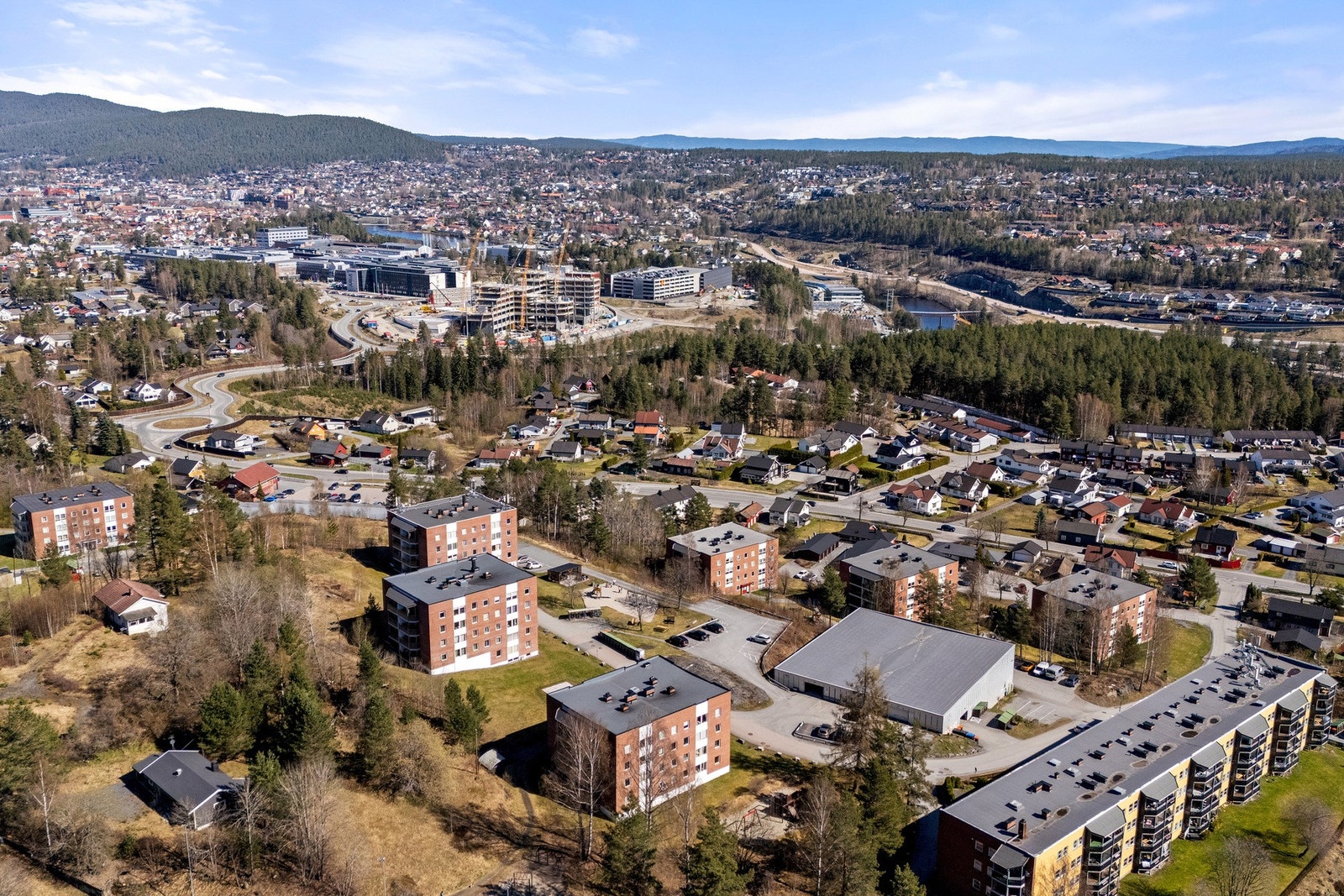 Leiligheten ligger i et veletablert og tilbaketrukket boligområde på Steglet i Kongsberg kommune Galleribilde
