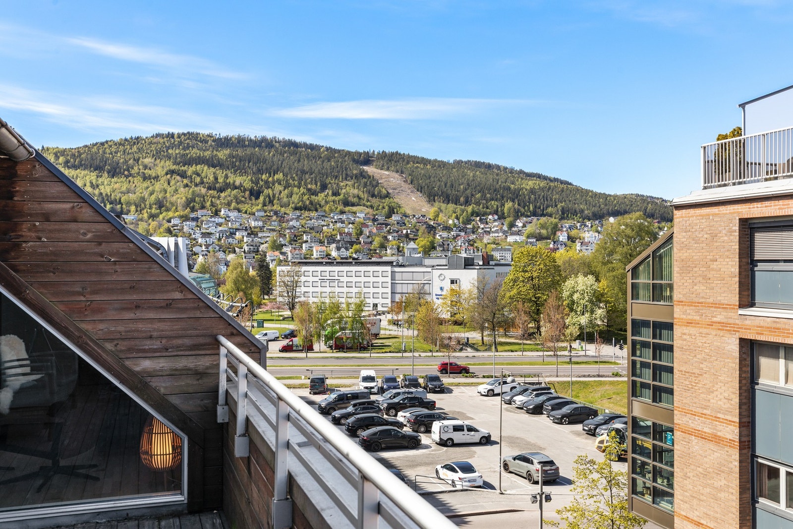 Herfra kan du nyte en flott utsikt over nærområdet og over mot Danvik Galleribilde