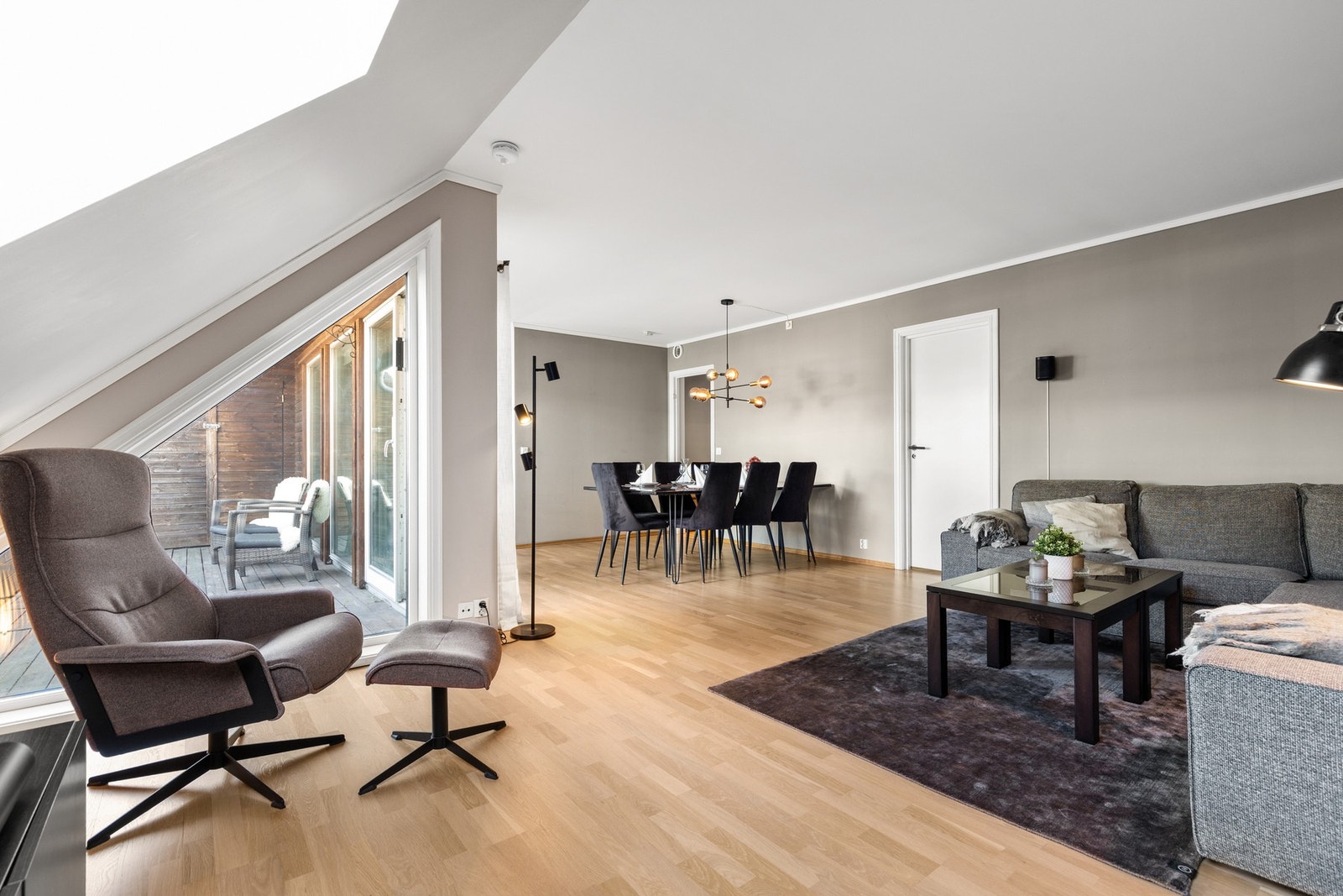 Arian Tabaku v/EIE Drammen har gleden av å presentere
Blichs gate 4! Galleribilde