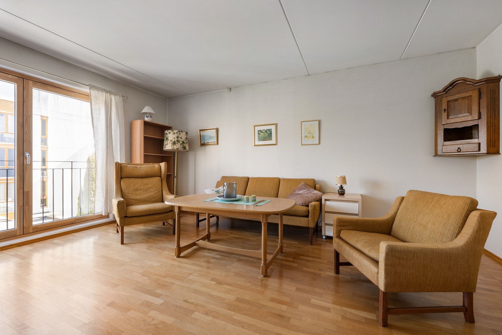 Stue med rikelig med plass til å forme rommet akkurat slik man vil. Galleribilde