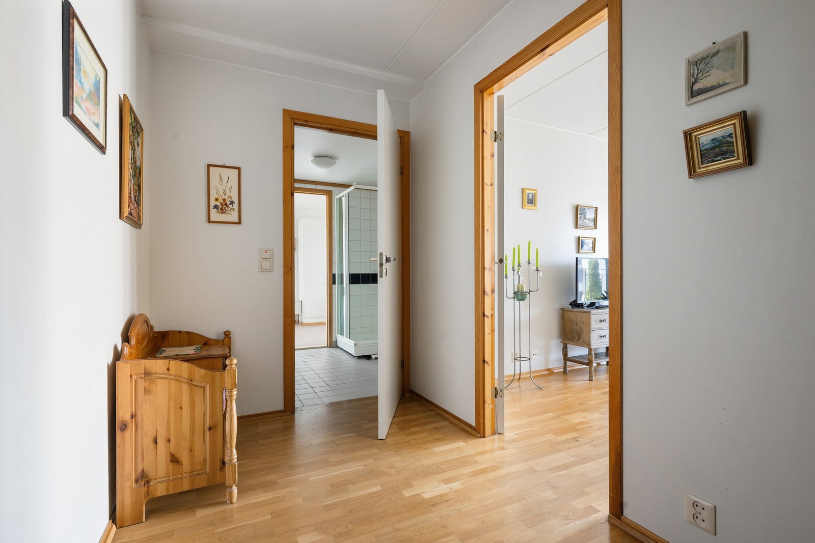 Entréen gir god plass til innredning etter eget ønske. Galleribilde
