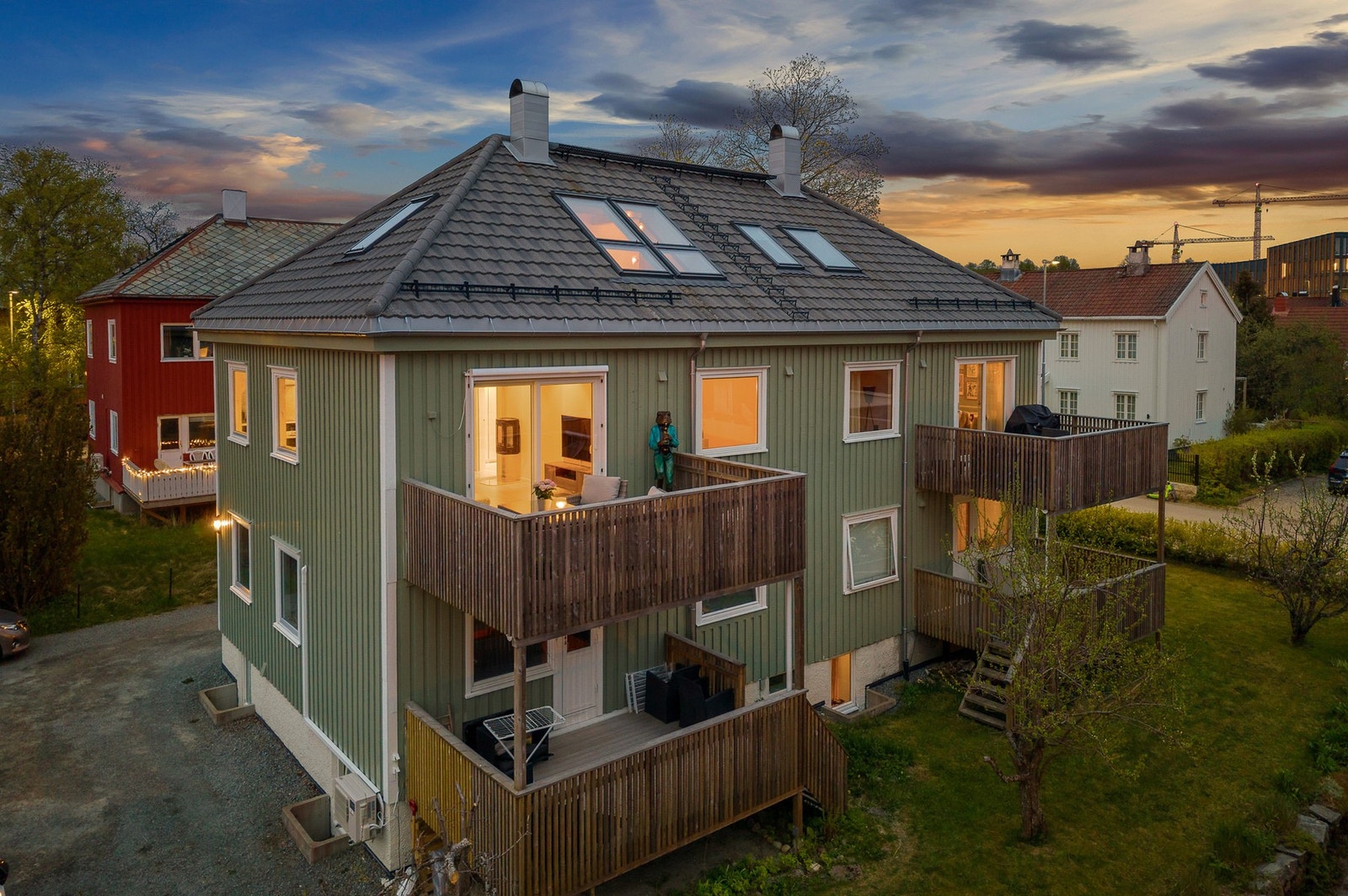 Boligmassen er betydelig oppgradert. Det kan nevnes nytt tak 2015, drenering 2016, nye verandaer 2016, flere nye vinduer 2015-2023, sist malt i 2024. Galleribilde