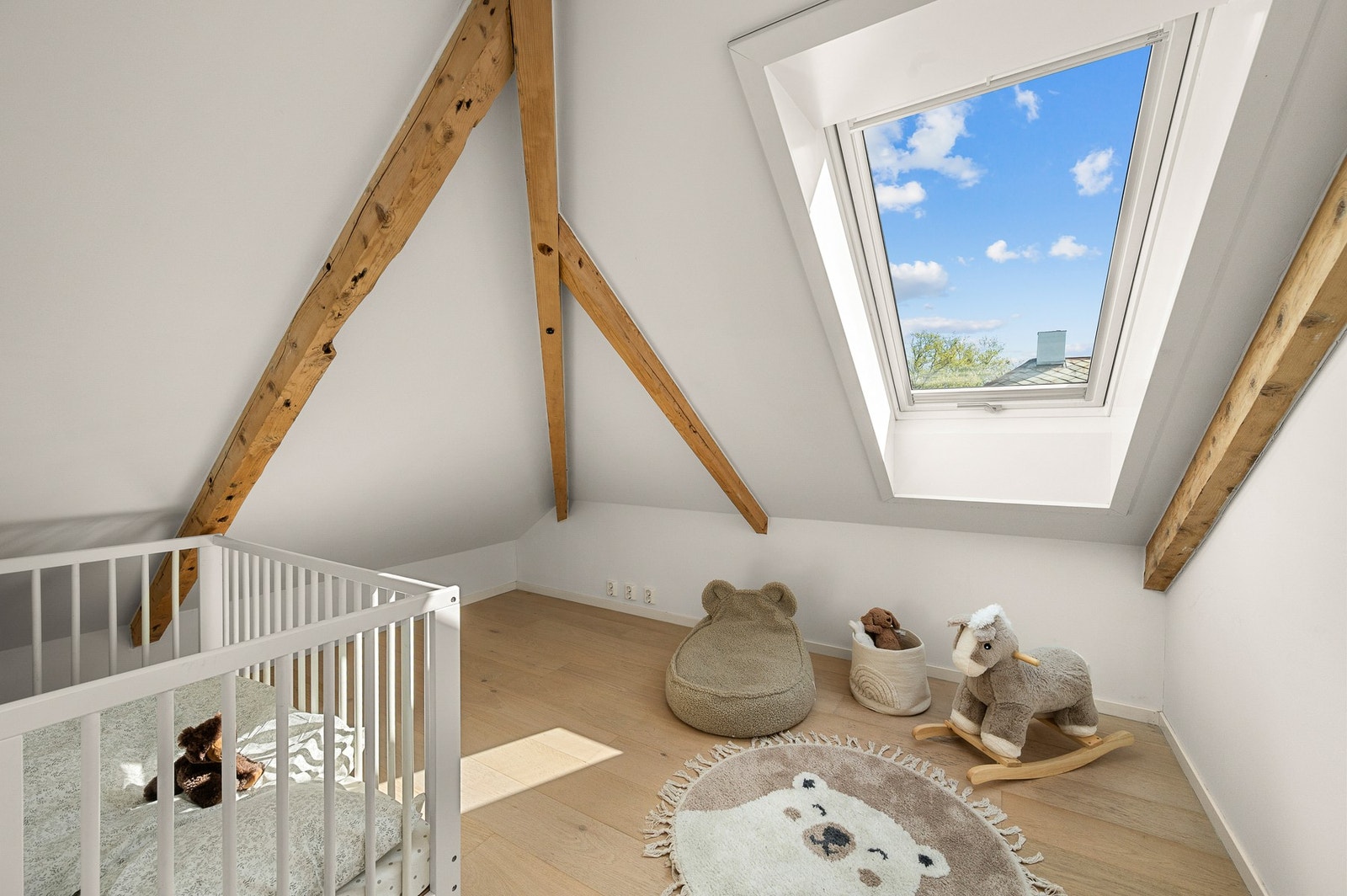 I tilknytning hovedsoverommet på planet er det minste soverommet. Et naturlig barnerom, evt walk-in closet hvis man ikke har behov for alle rommene. Galleribilde