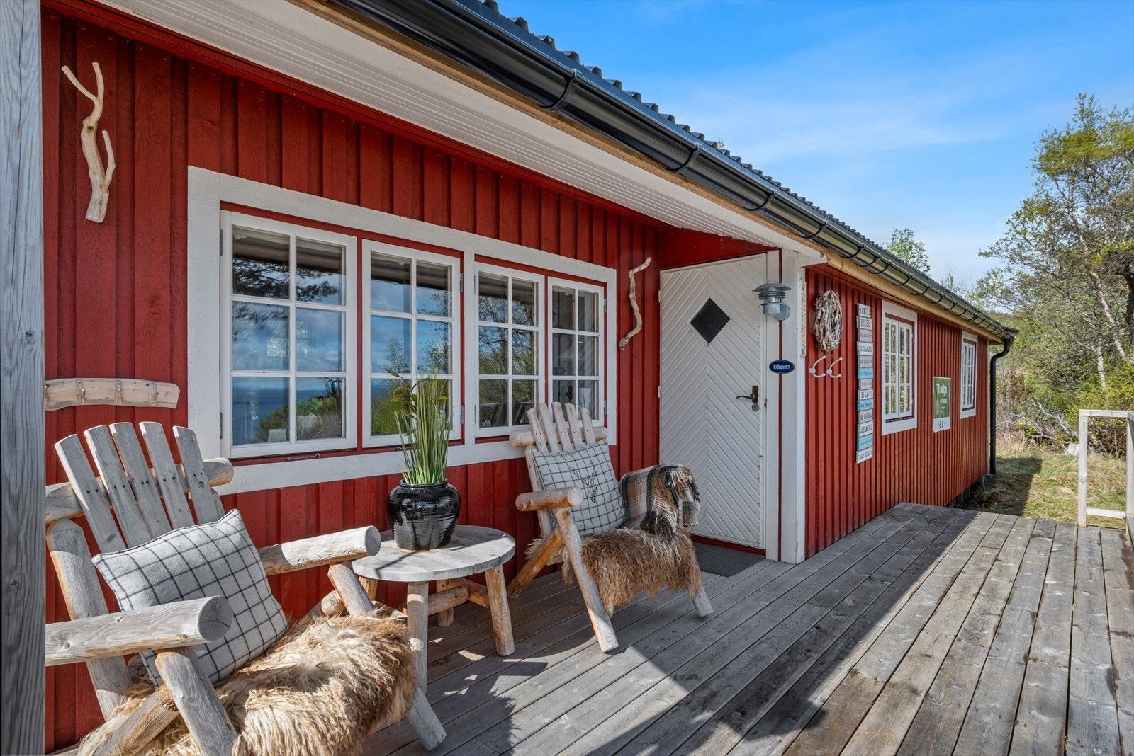 I 2021 ble taket oppgradert med nytt undertak og platetak. Det ble også montert ny pipehatt, nye vindskier samt nye takrenner. Galleribilde