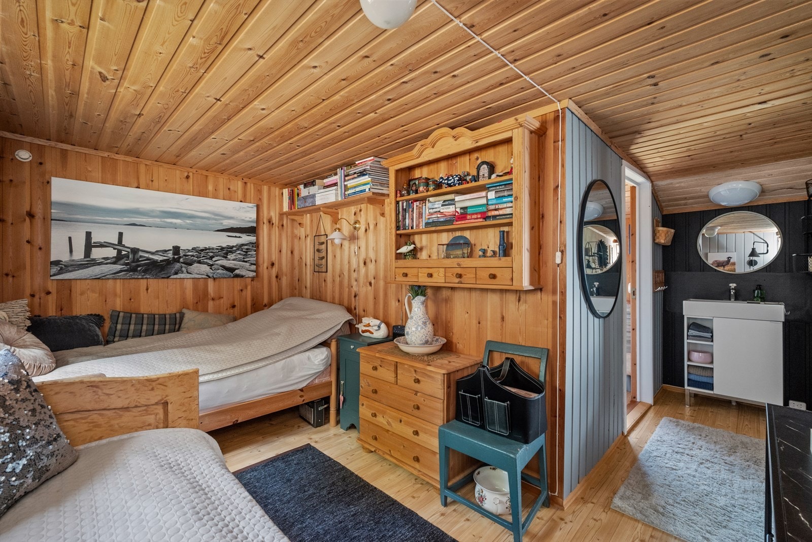 Soverommene har gode møbleringsmuligheter med plass til både seng og nødvendig oppbevaring. Galleribilde