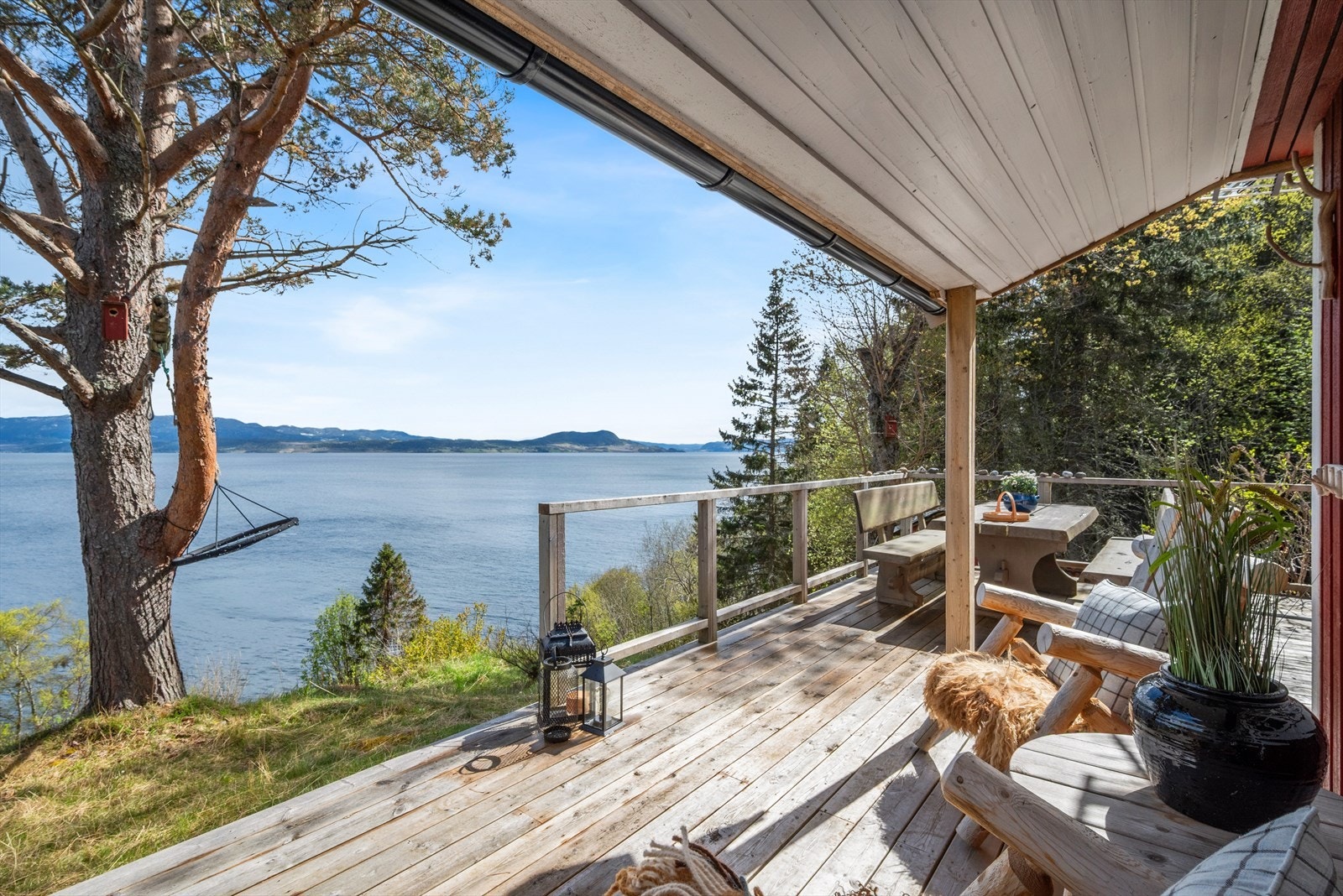 Fra eiendommen kan du oppleve en nydelig, vidstrakt utsikt utover fjorden. Galleribilde