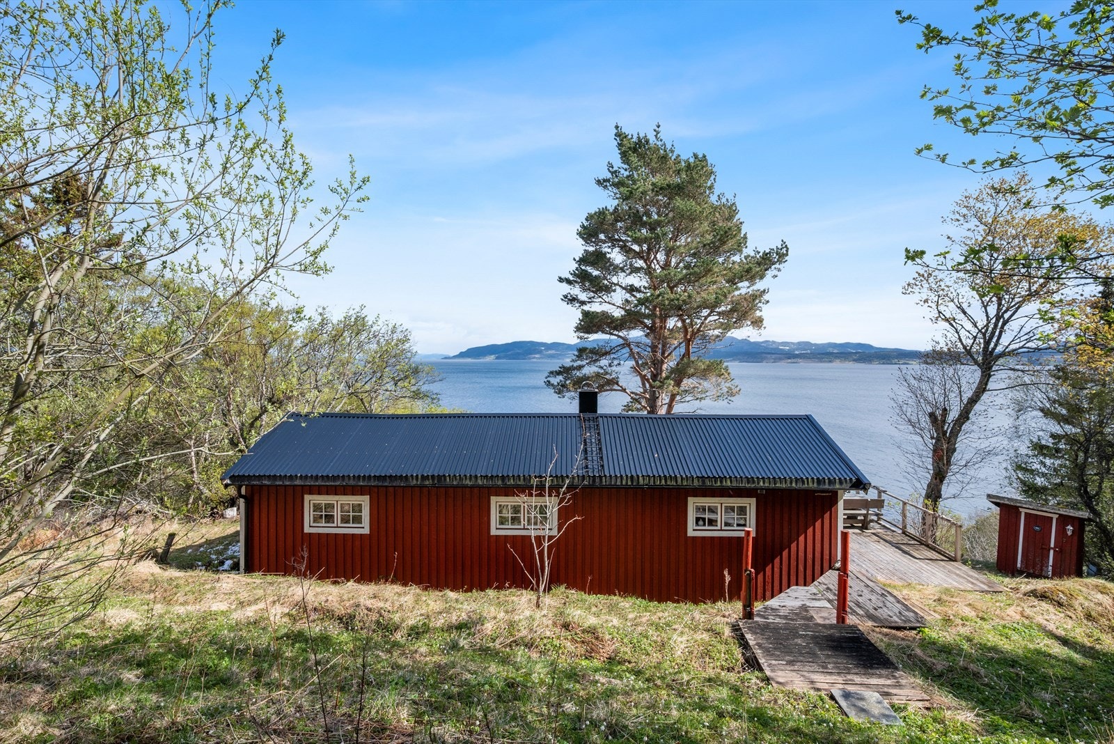Hytta ligger på festet tomt med en årlig festeavgift på kr 2 000,-. Galleribilde