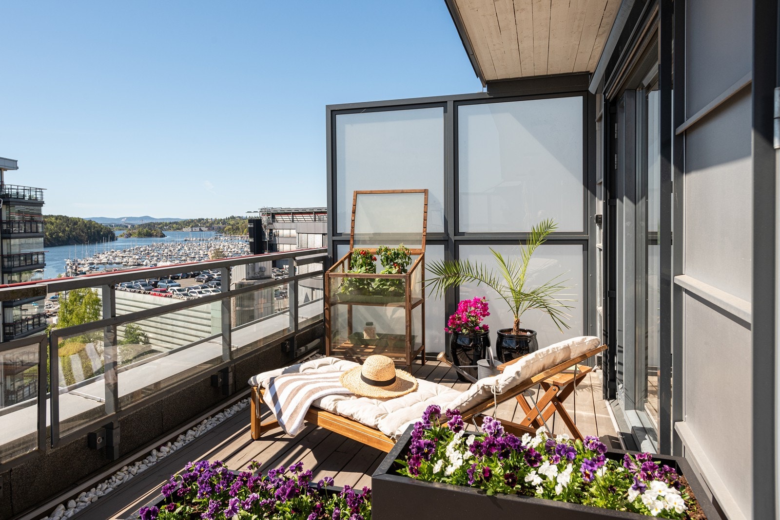 En privat og usjenert uteplass på toppen av bygget. Galleribilde