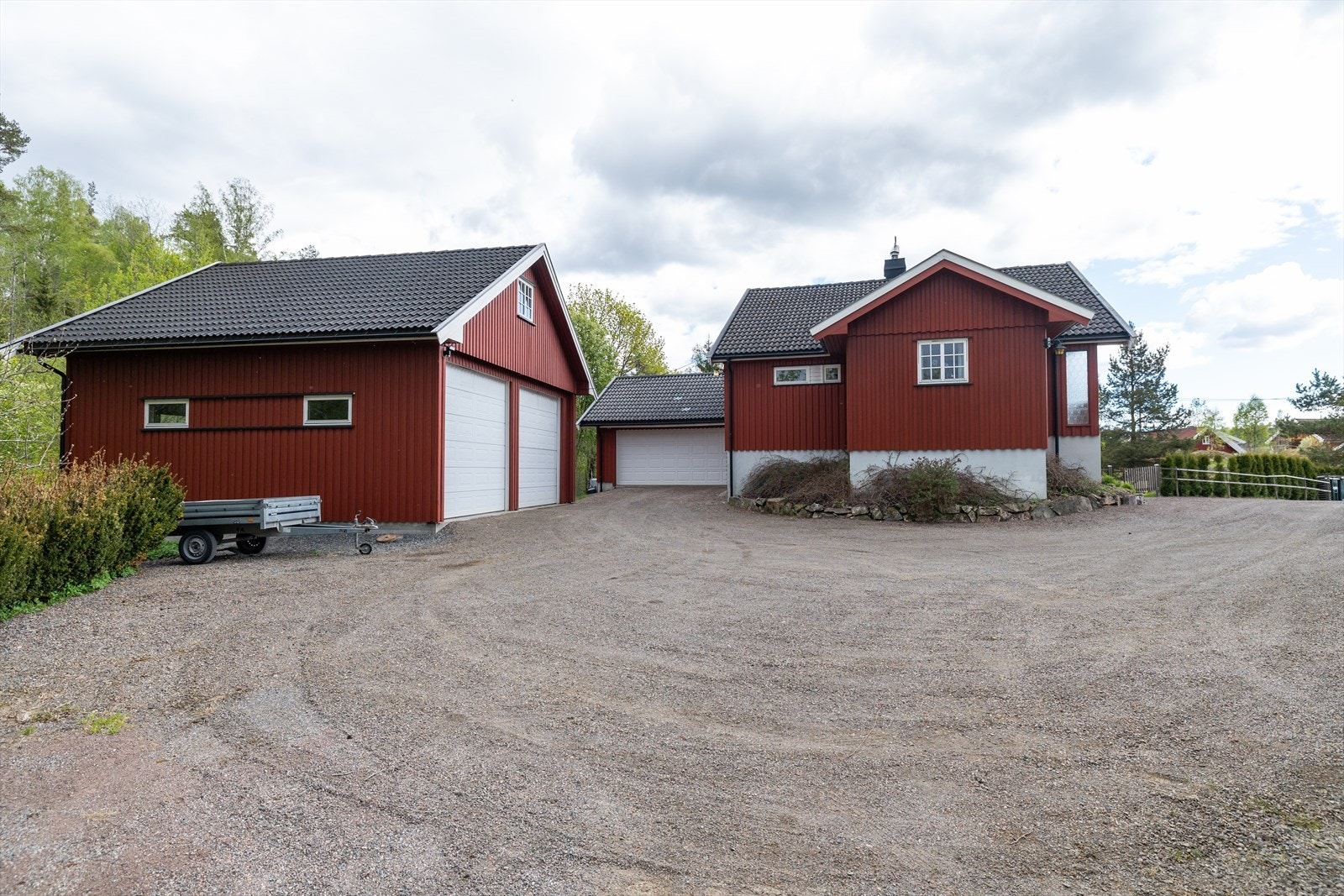 Dette er et hjem med mye sol, privat beliggenhet og stort potensial. Galleribilde