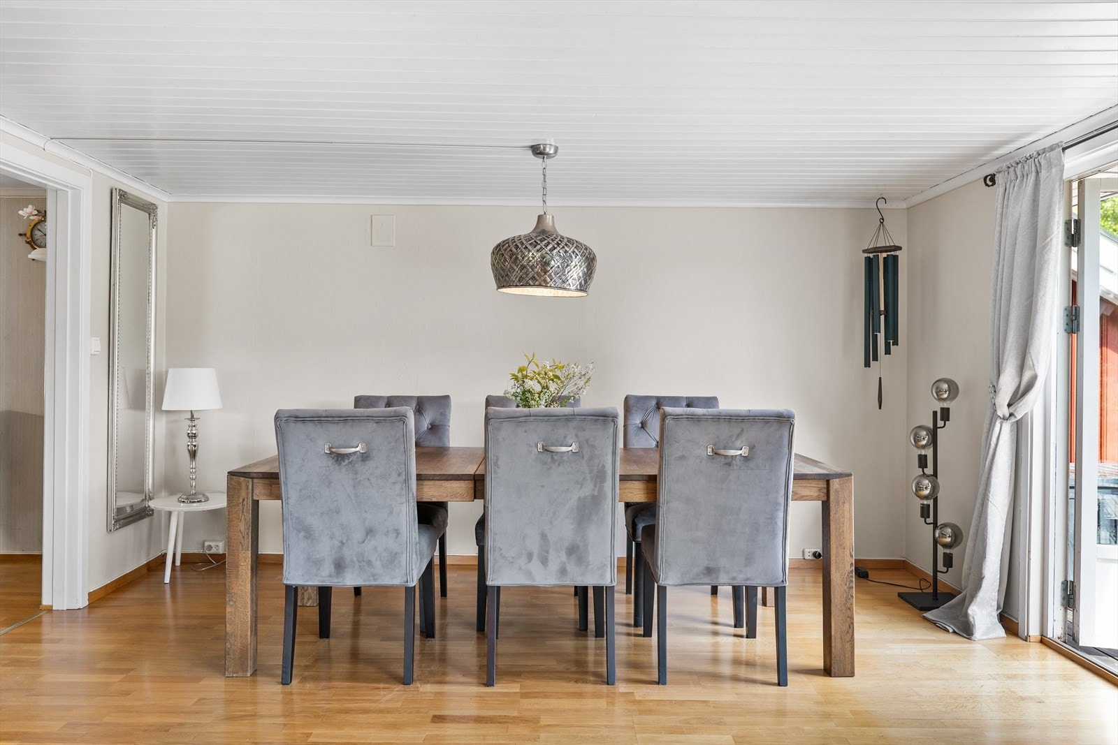 I tillegg er det egen plass til en hyggelig sone for spisestue. Galleribilde