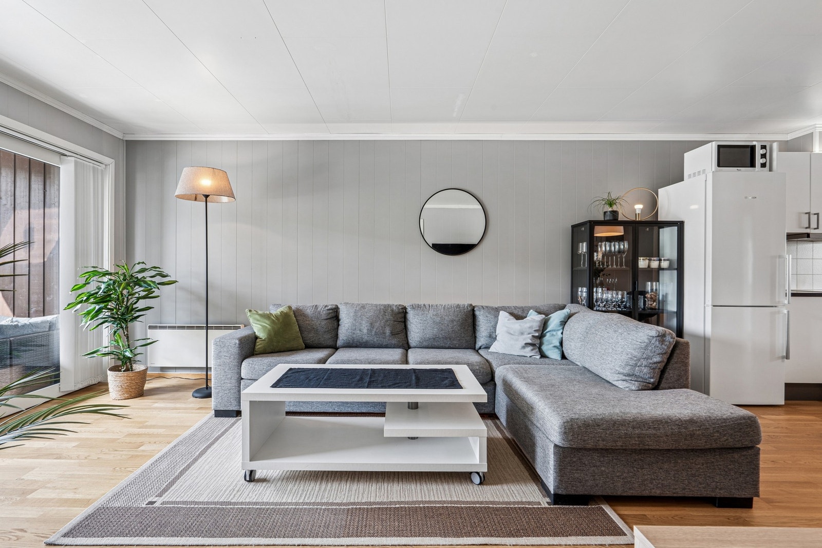 Leiligheten varmes opp med elektrisitet og vedfyring. Galleribilde
