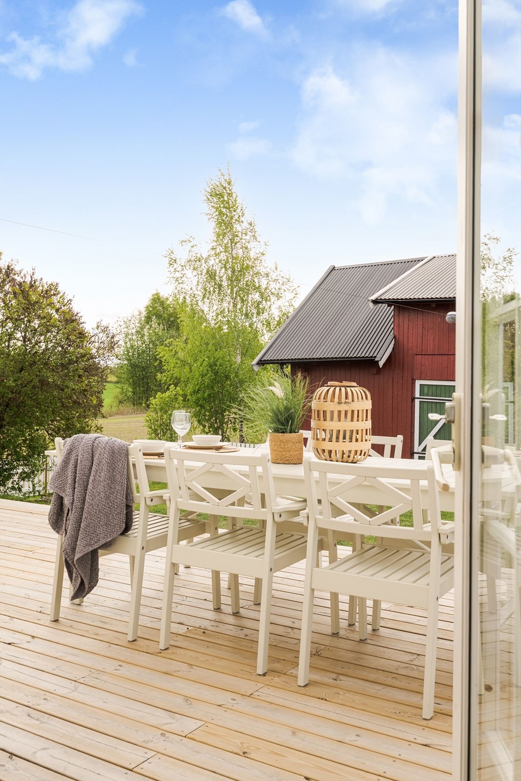 Fra stua er det utgang til den store terrassen. Galleribilde