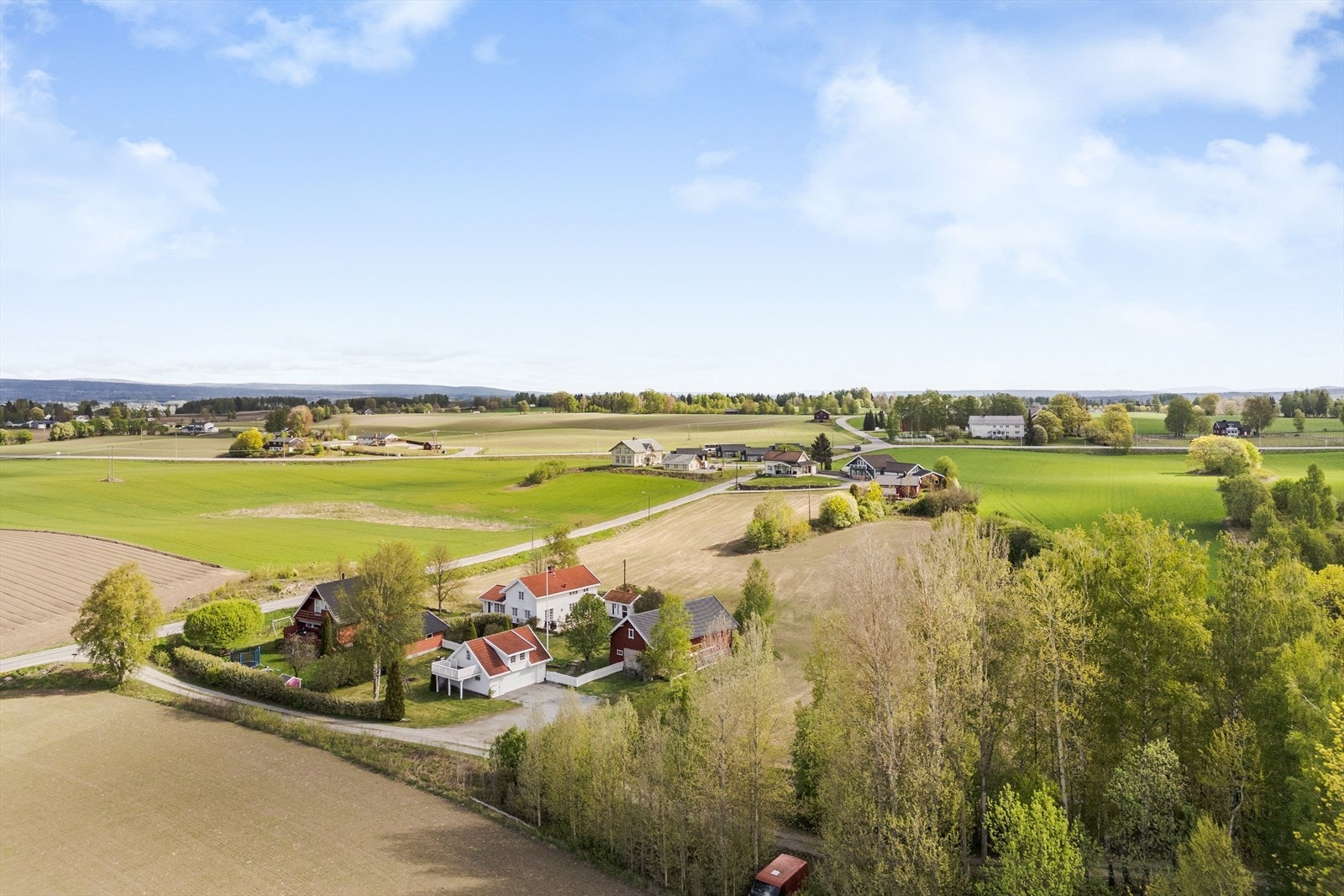 Her bor du i et meget hyggelig område på et sjarmerende lite småbruk. Galleribilde