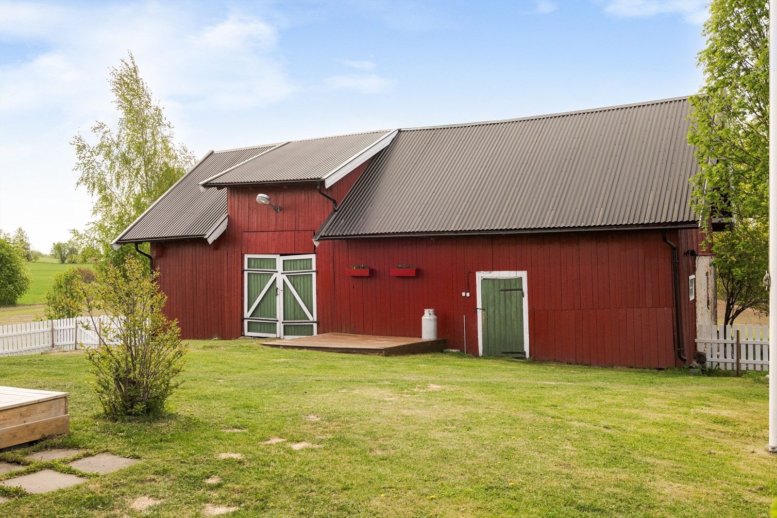 Låve på ca. 92 m² med god lagringsplass. Galleribilde