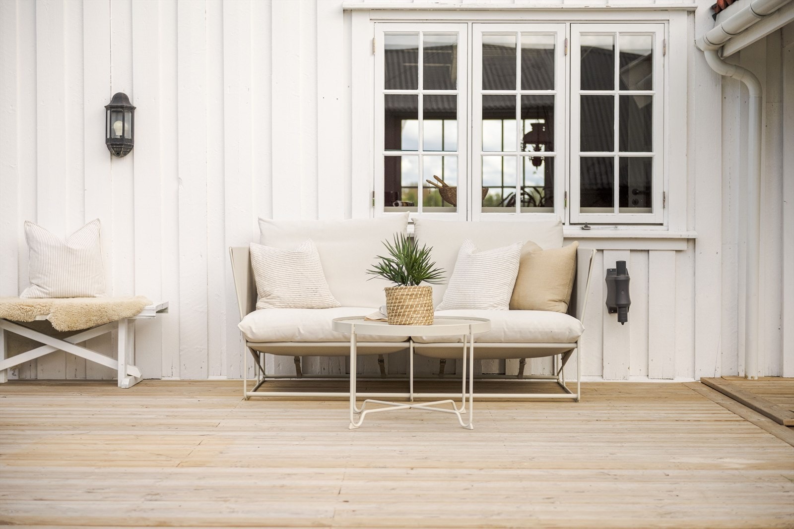 Det er god plass til diverse utemøbler, grill og annet ønskelig på terrassen. Galleribilde