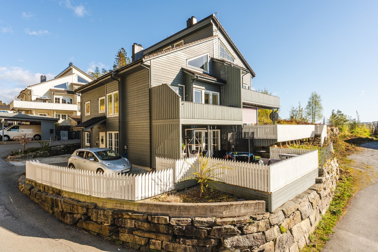 En flott selveierleilighet over to etasjer, med attraktiv beliggenhet i Morvik. Galleribilde
