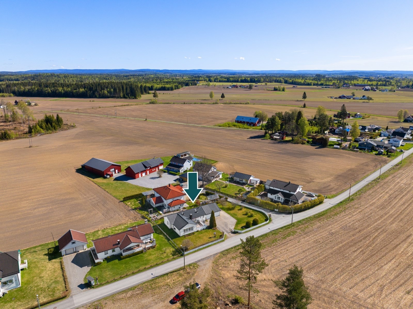 Fra eiendommen er det kort vei til barnehager, skoler og idrettsanlegg i nærområdet. Galleribilde