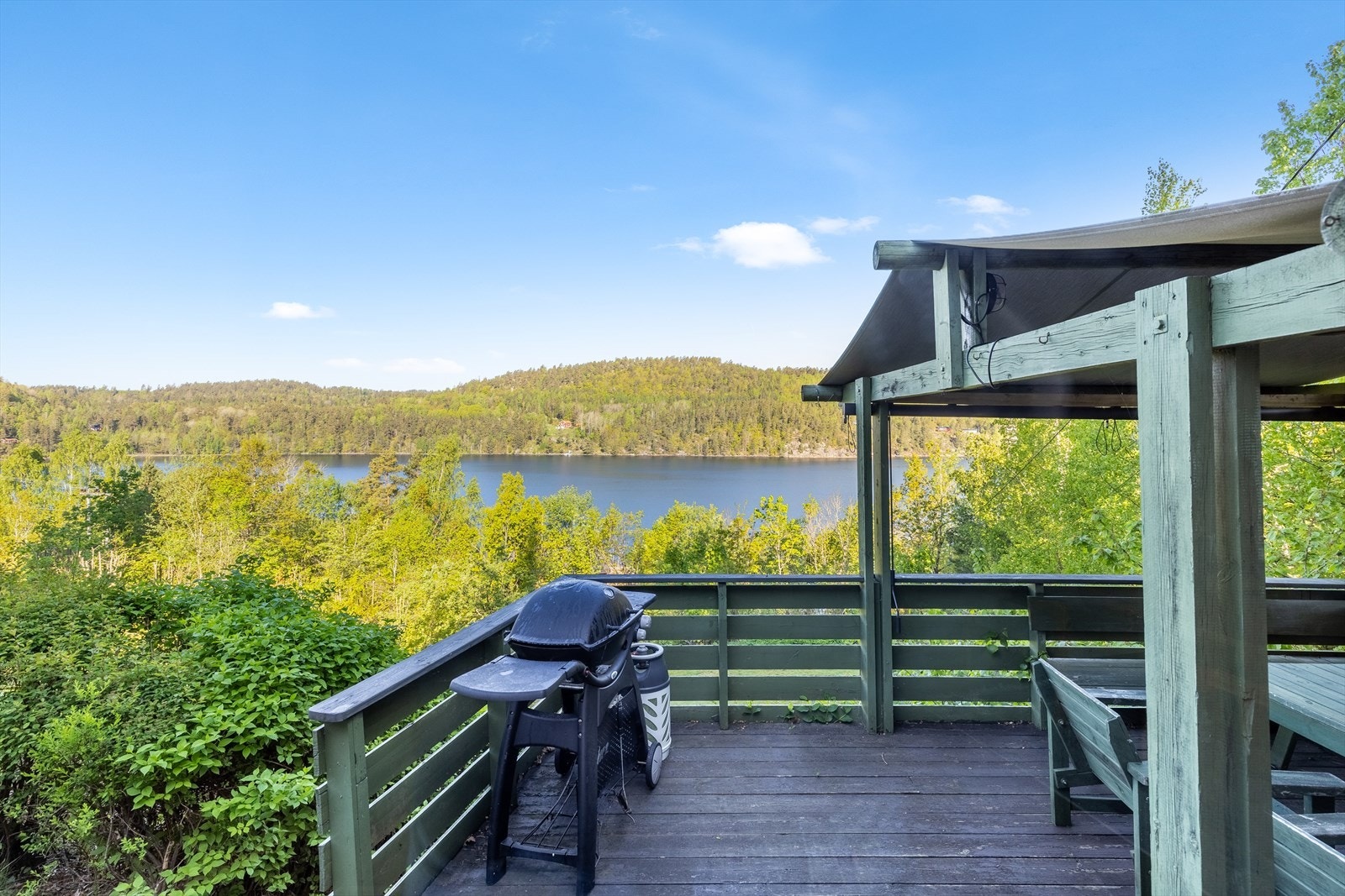 Utsikt fra terrasse, perfekt å sitte her på sene sommerkvelder Galleribilde