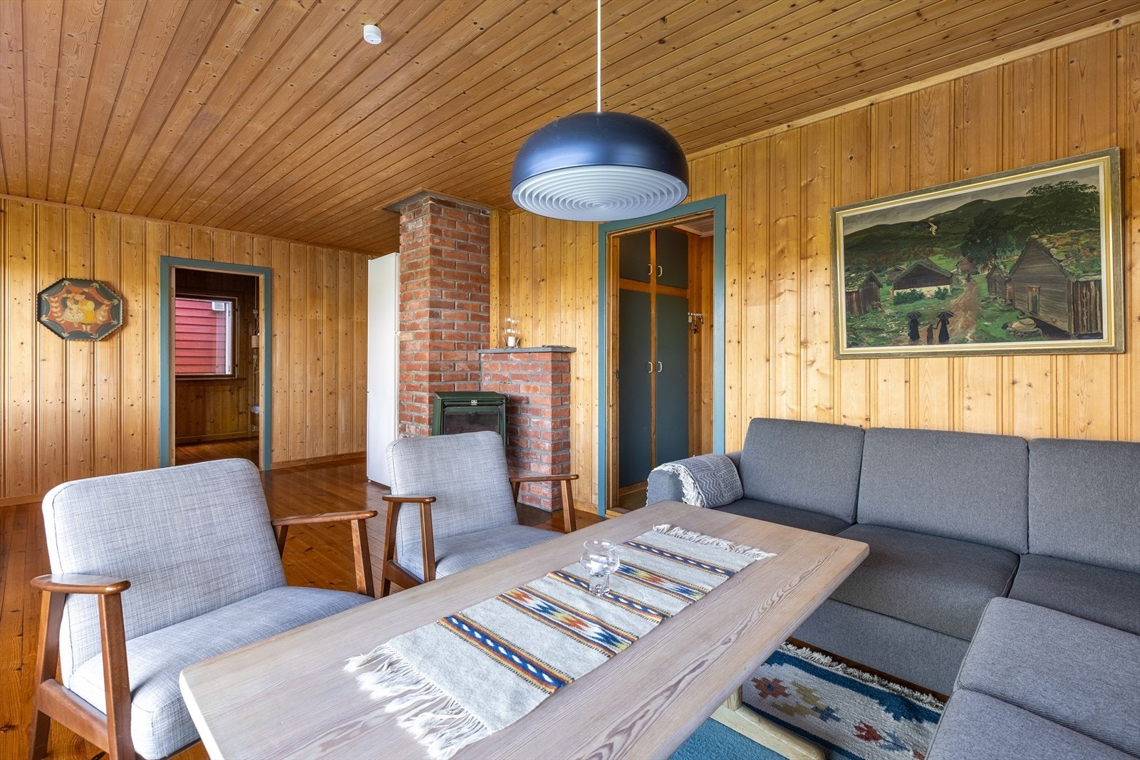Stuen har god plass til sofagruppe Galleribilde