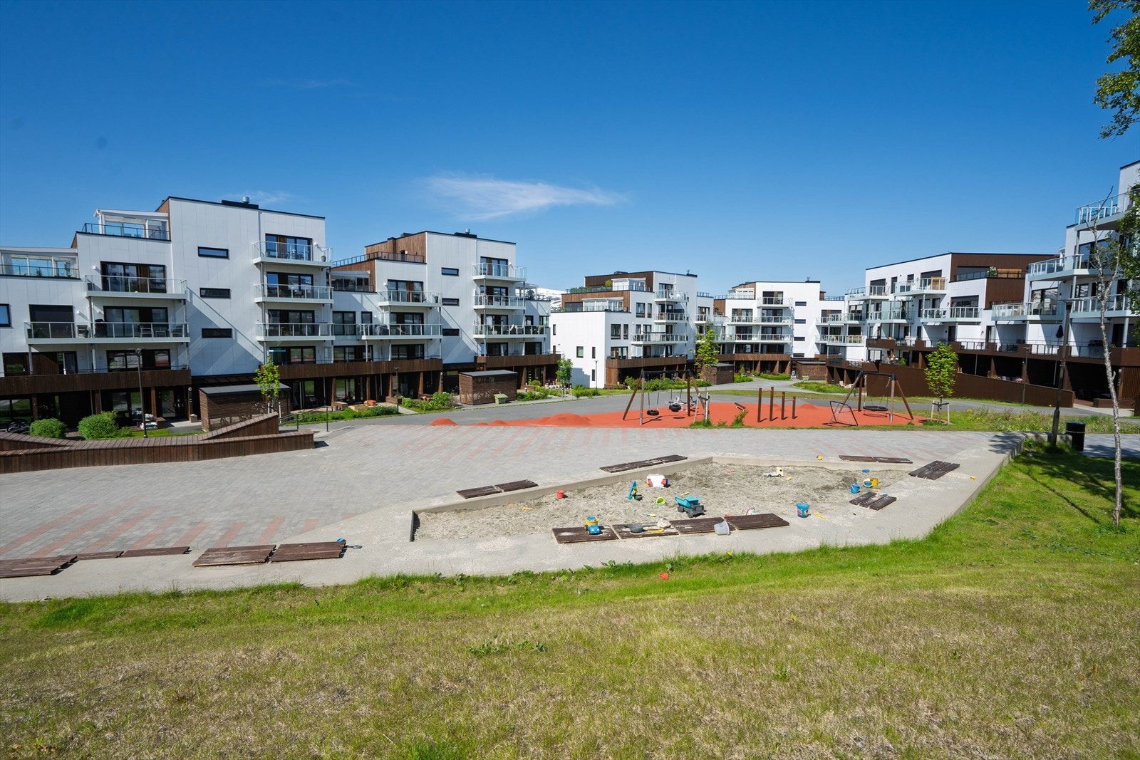 Norrøna Boligpark har flotte fellesareal mellom blokkene, som kan brukes av beboerne. Galleribilde